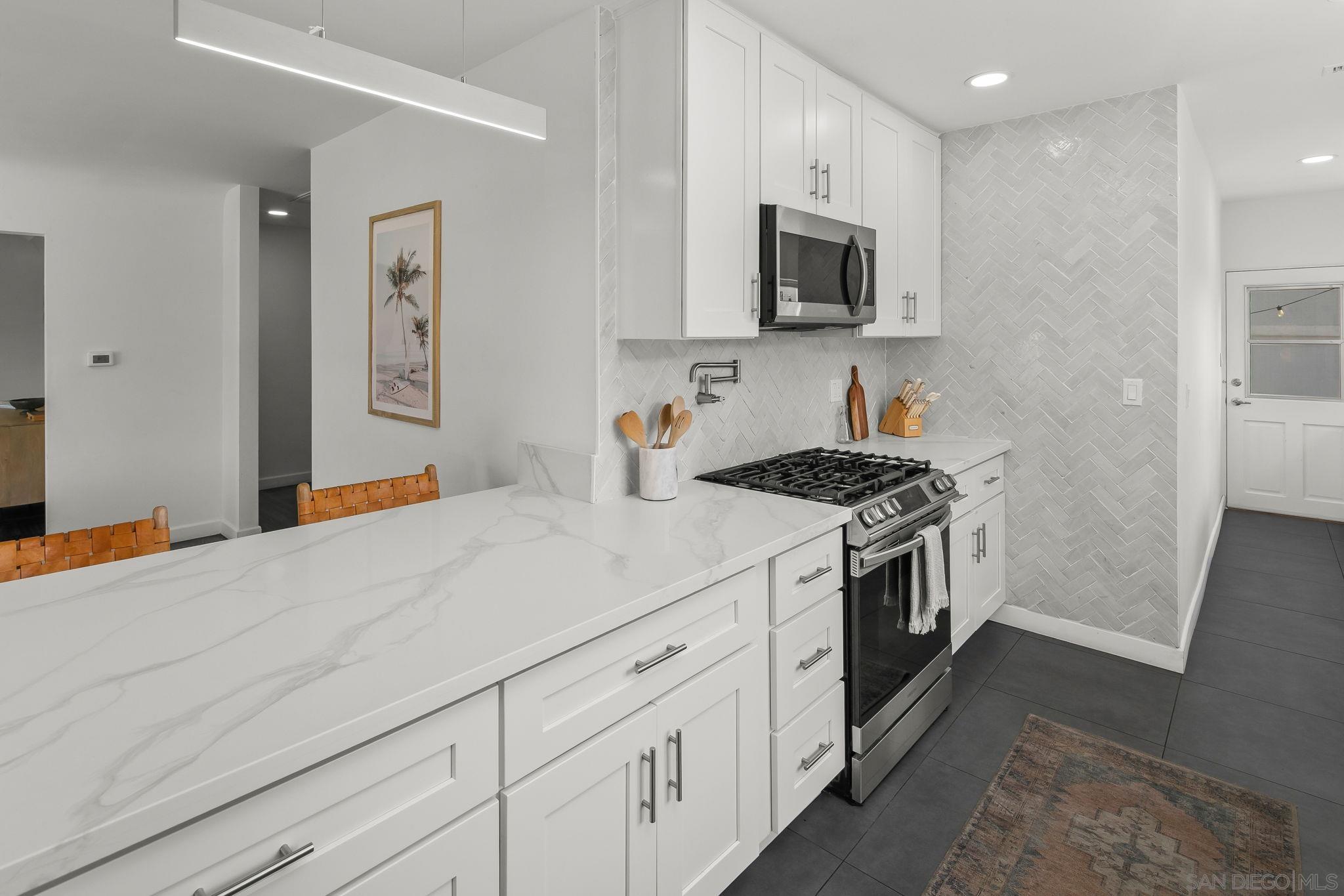 Detail Gallery Image 14 of 39 For 4525  Vista St., San Diego,  CA 92116 - 3 Beds | 3 Baths