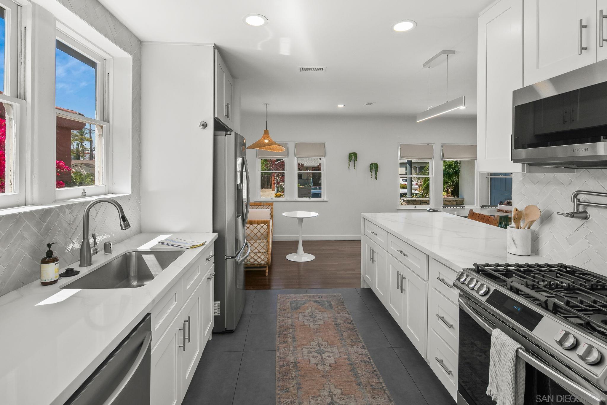 Detail Gallery Image 15 of 39 For 4525  Vista St., San Diego,  CA 92116 - 3 Beds | 3 Baths