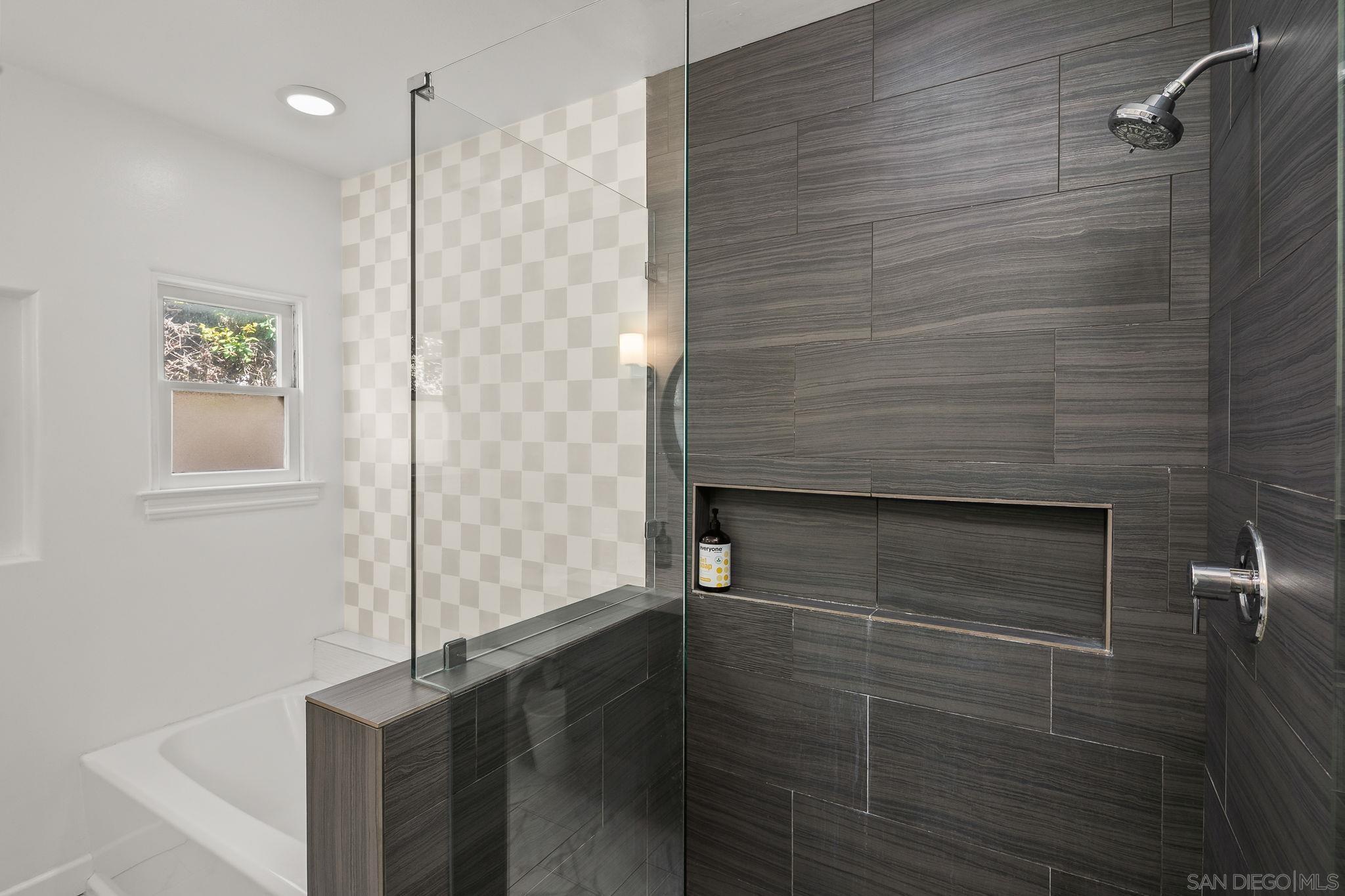 Detail Gallery Image 19 of 39 For 4525  Vista St., San Diego,  CA 92116 - 3 Beds | 3 Baths