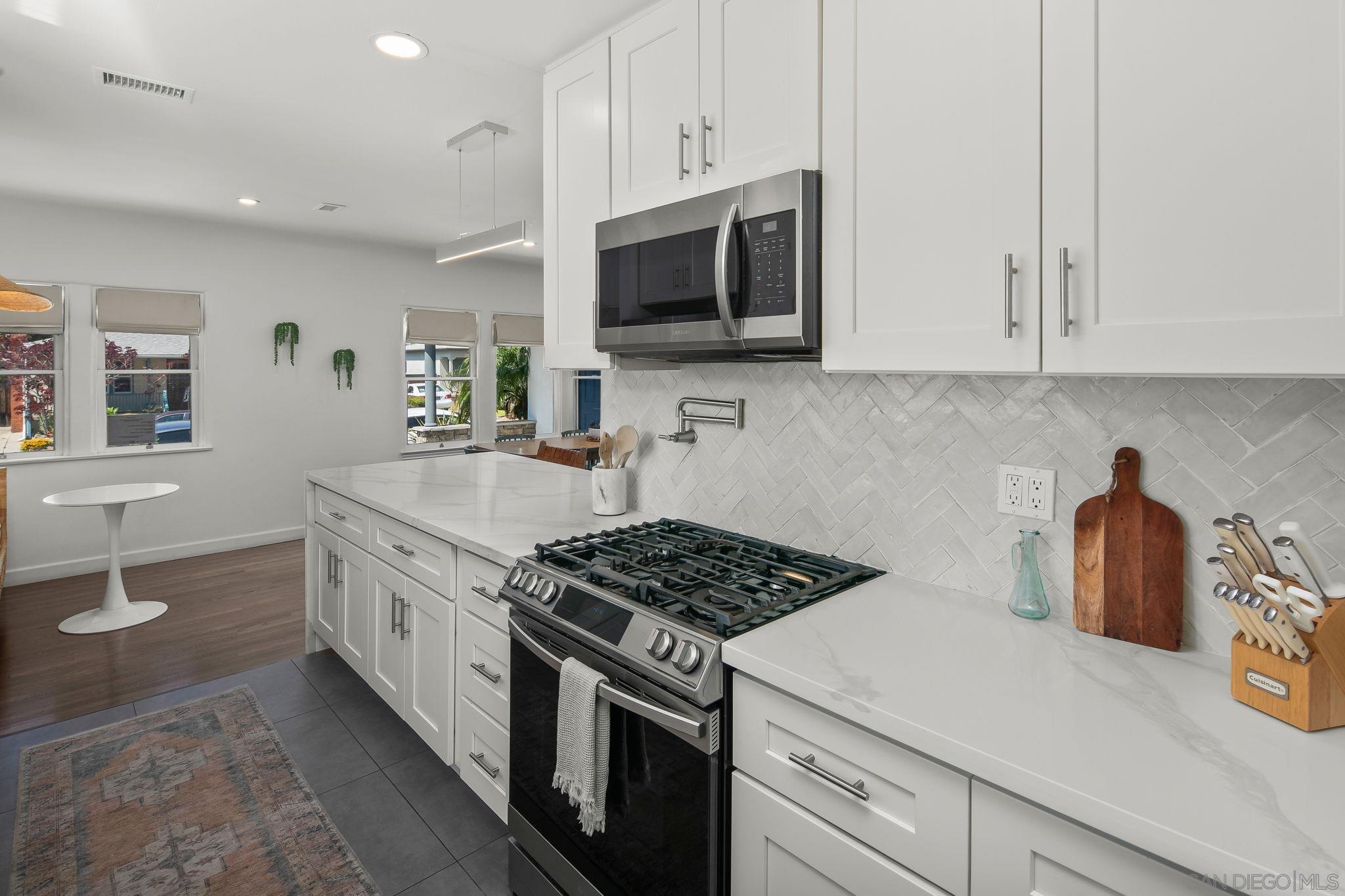 Detail Gallery Image 3 of 39 For 4525  Vista St., San Diego,  CA 92116 - 3 Beds | 3 Baths