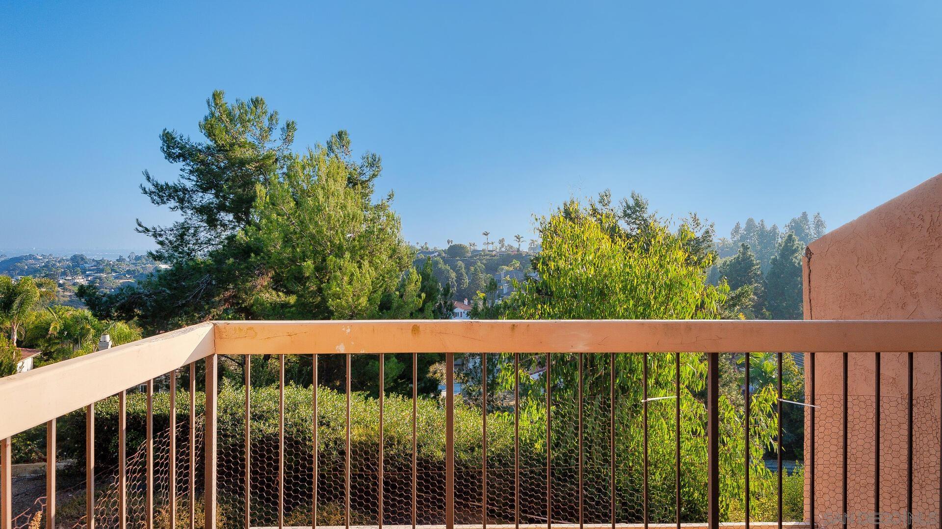 Detail Gallery Image 13 of 25 For 2579  Caminito Muirfield, La Jolla,  CA 92037 - 2 Beds | 2/1 Baths