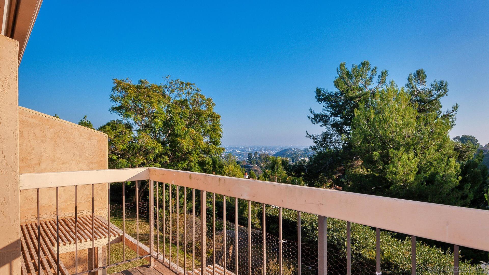 Detail Gallery Image 14 of 25 For 2579  Caminito Muirfield, La Jolla,  CA 92037 - 2 Beds | 2/1 Baths