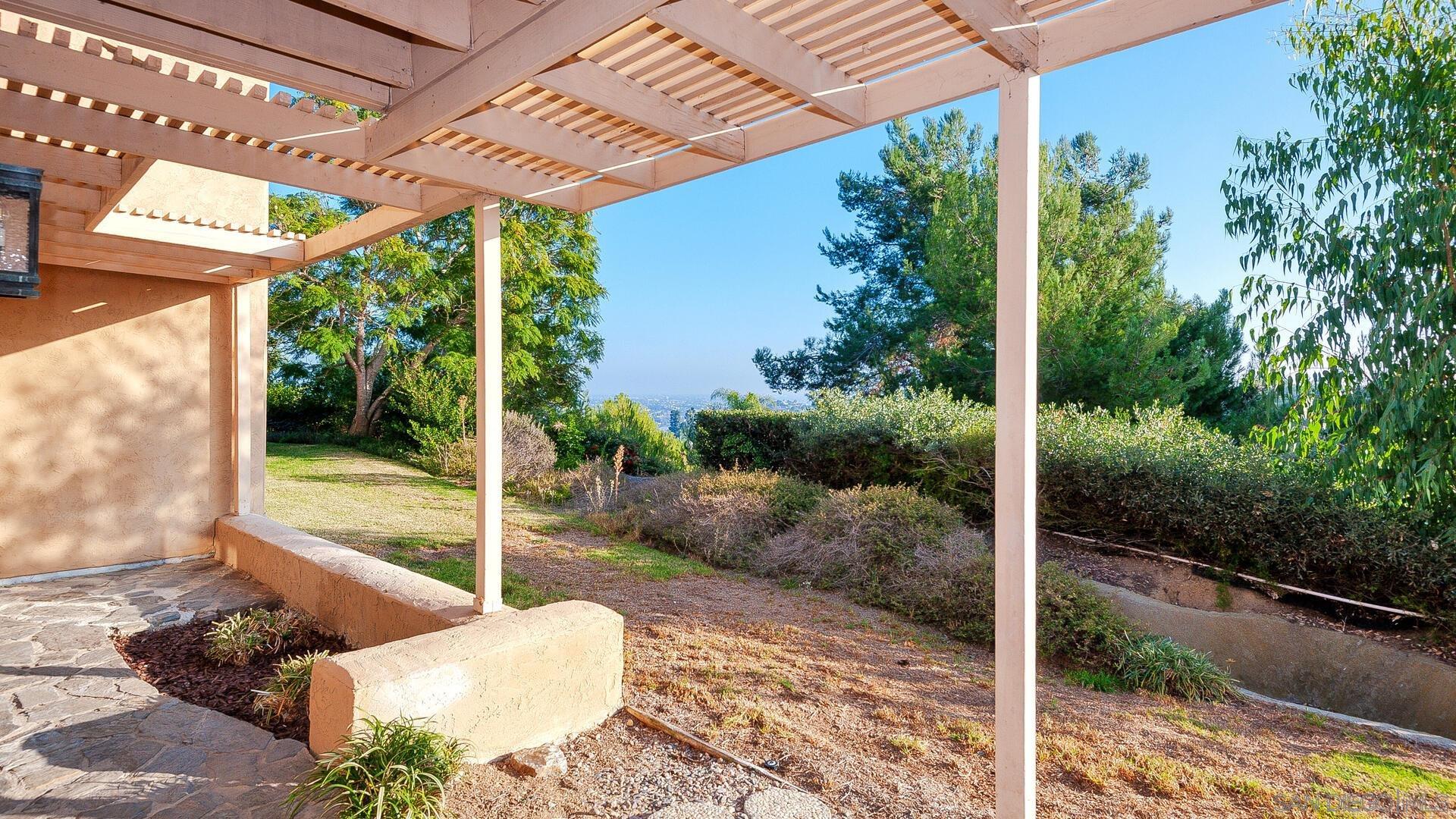 Detail Gallery Image 15 of 25 For 2579  Caminito Muirfield, La Jolla,  CA 92037 - 2 Beds | 2/1 Baths