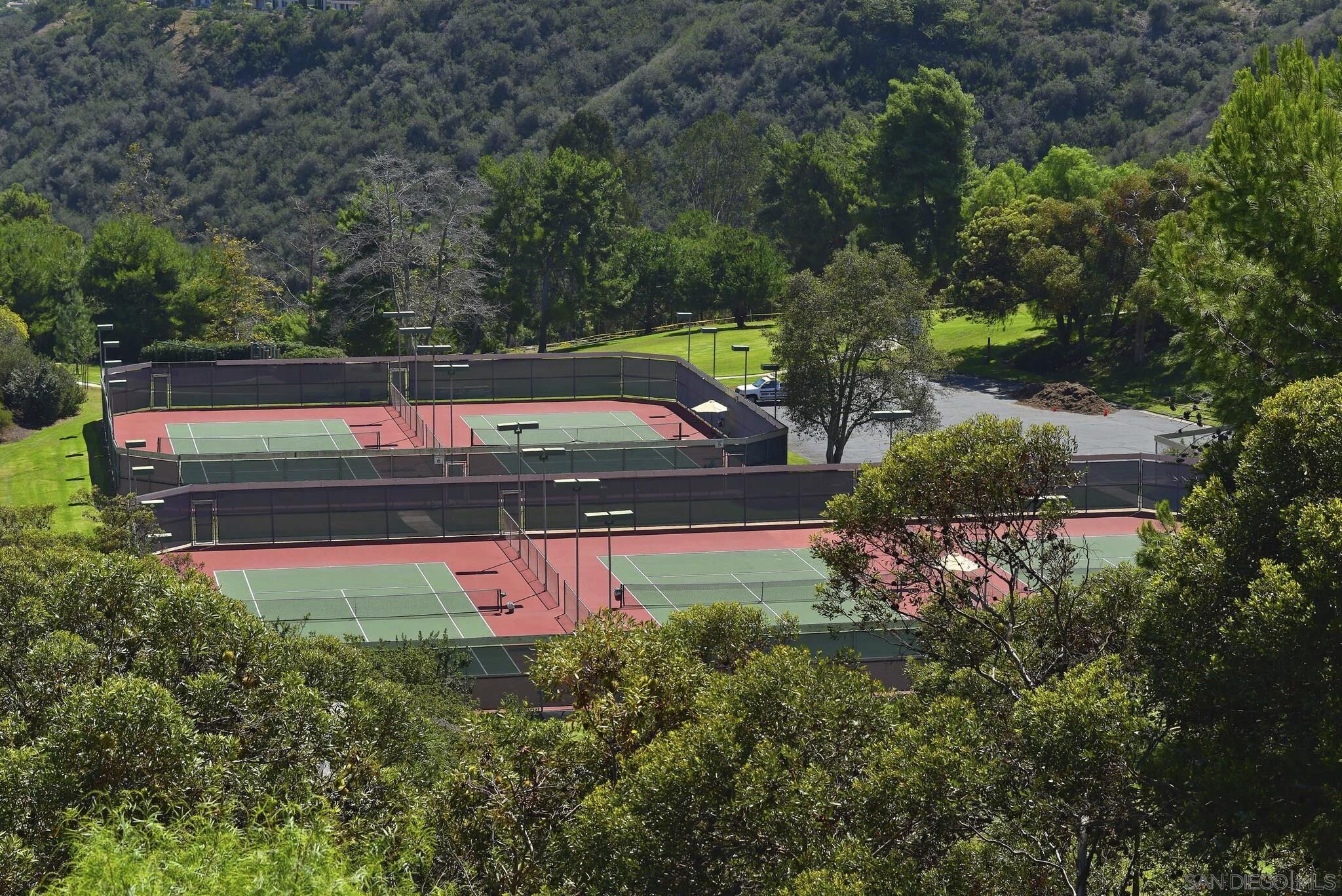 Detail Gallery Image 22 of 25 For 2579  Caminito Muirfield, La Jolla,  CA 92037 - 2 Beds | 2/1 Baths