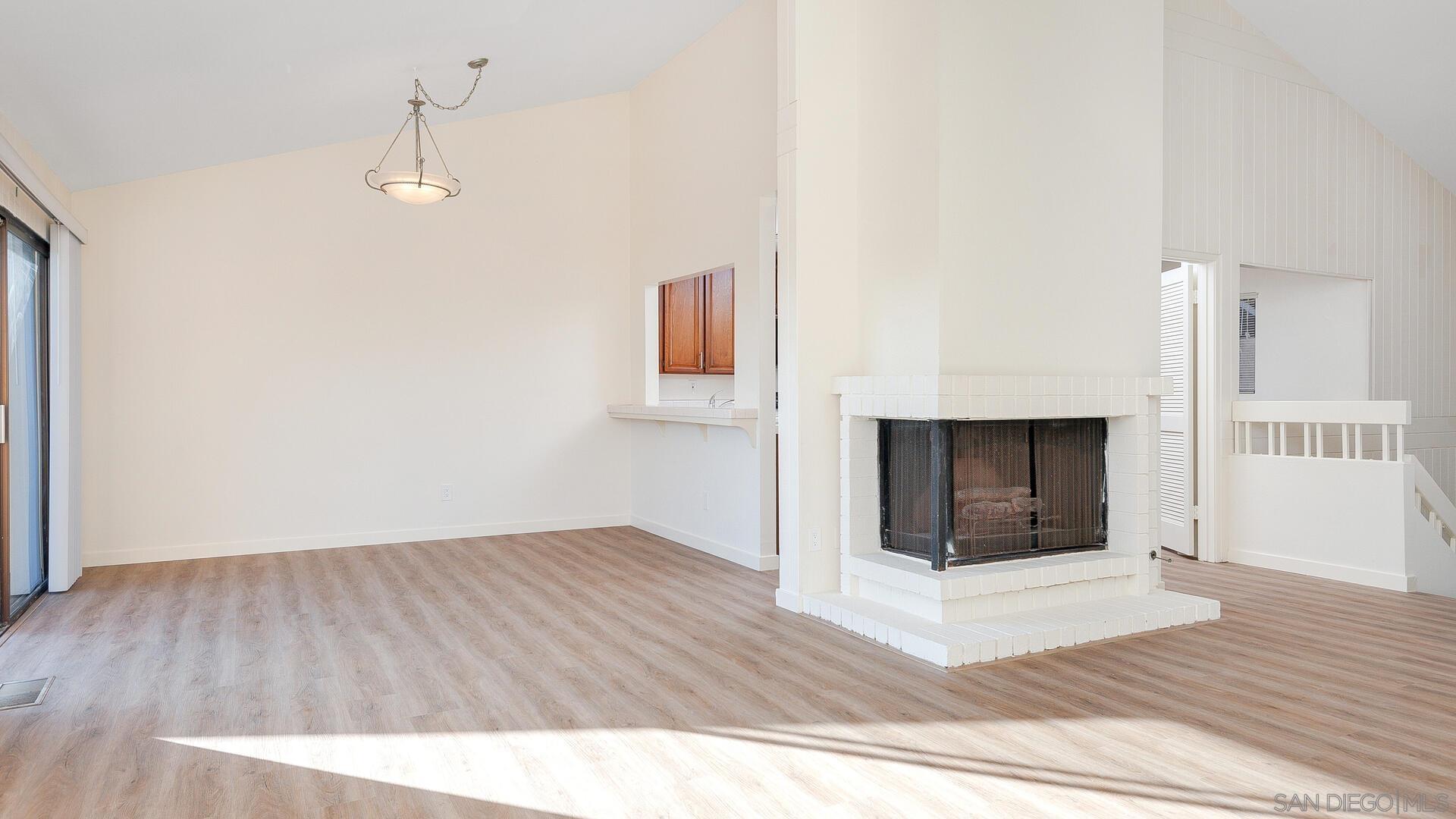 Detail Gallery Image 5 of 25 For 2579  Caminito Muirfield, La Jolla,  CA 92037 - 2 Beds | 2/1 Baths