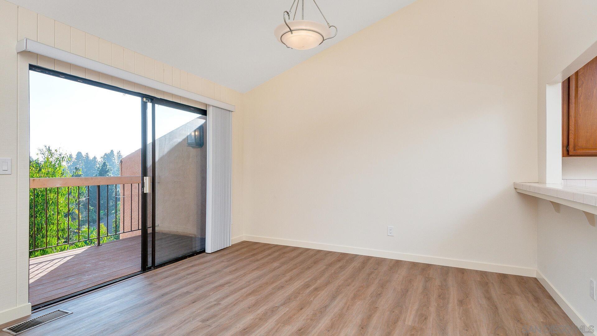 Detail Gallery Image 6 of 25 For 2579  Caminito Muirfield, La Jolla,  CA 92037 - 2 Beds | 2/1 Baths