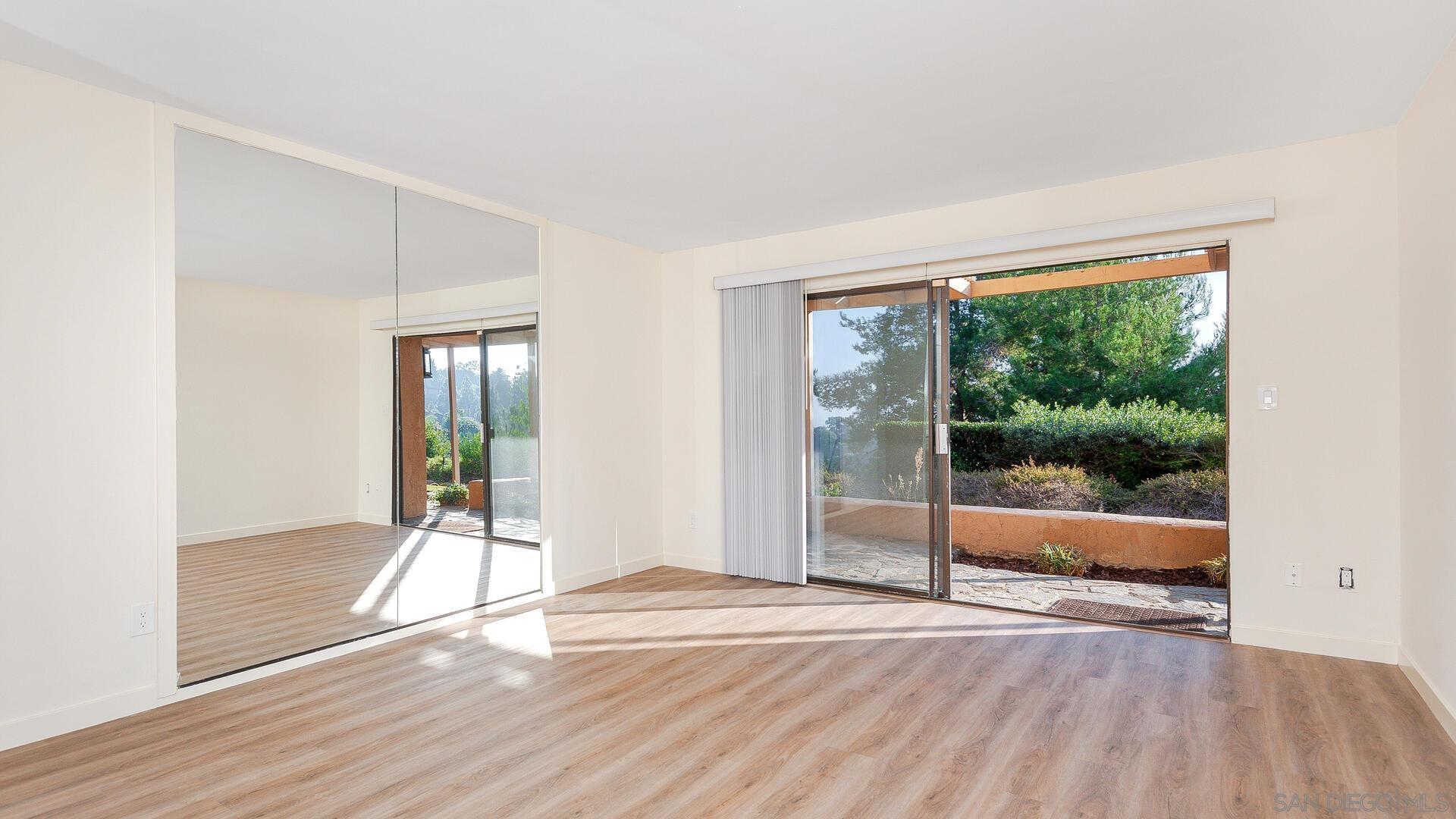 Detail Gallery Image 7 of 25 For 2579  Caminito Muirfield, La Jolla,  CA 92037 - 2 Beds | 2/1 Baths