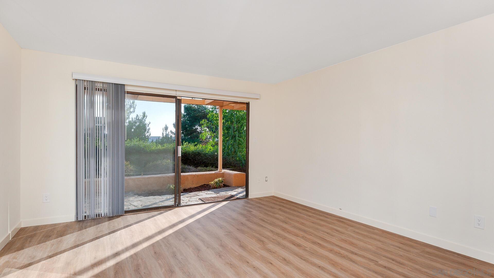 Detail Gallery Image 8 of 25 For 2579  Caminito Muirfield, La Jolla,  CA 92037 - 2 Beds | 2/1 Baths