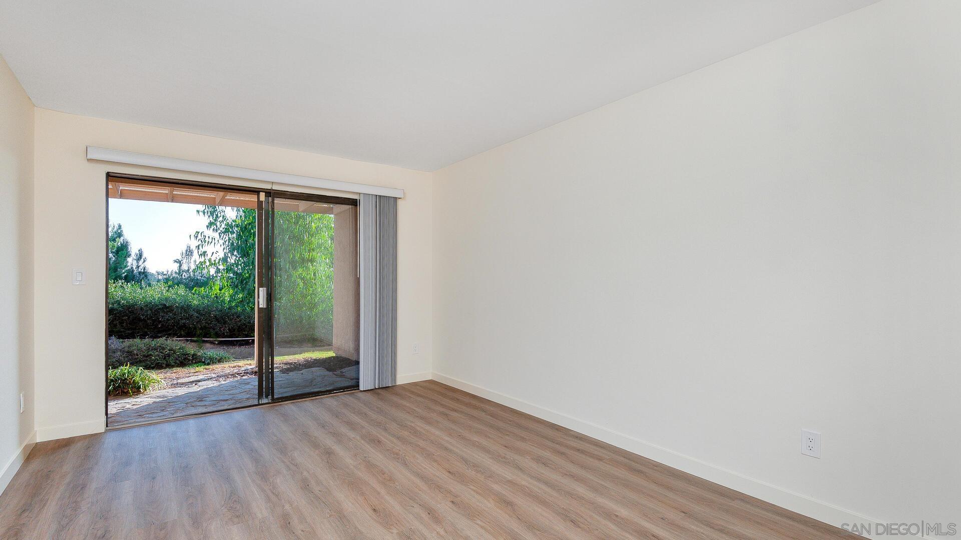 Detail Gallery Image 9 of 25 For 2579  Caminito Muirfield, La Jolla,  CA 92037 - 2 Beds | 2/1 Baths