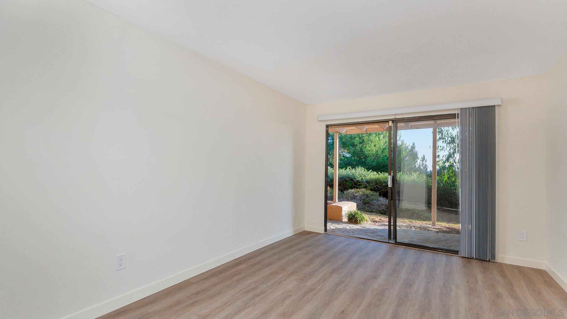 Detail Gallery Image 10 of 25 For 2579  Caminito Muirfield, La Jolla,  CA 92037 - 2 Beds | 2/1 Baths