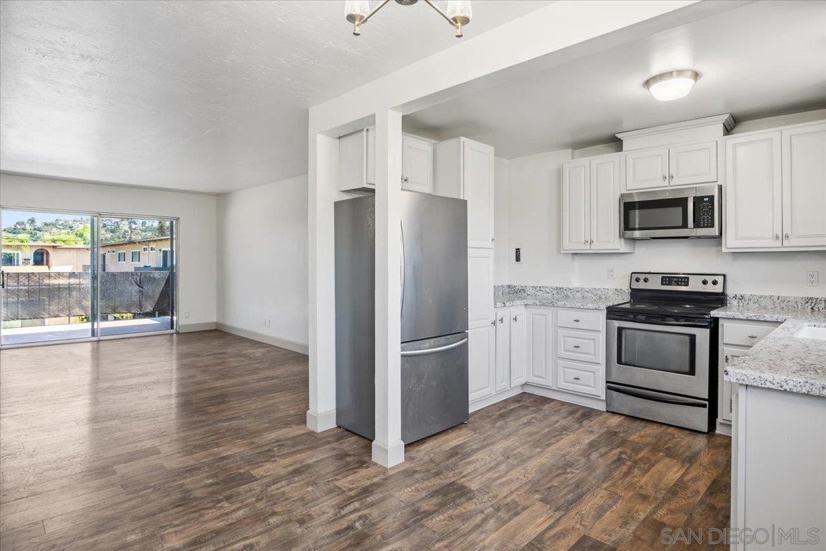 Detail Gallery Image 7 of 51 For 4281  Lowell St  #24,  La Mesa,  CA 91941 - 3 Beds | 2 Baths