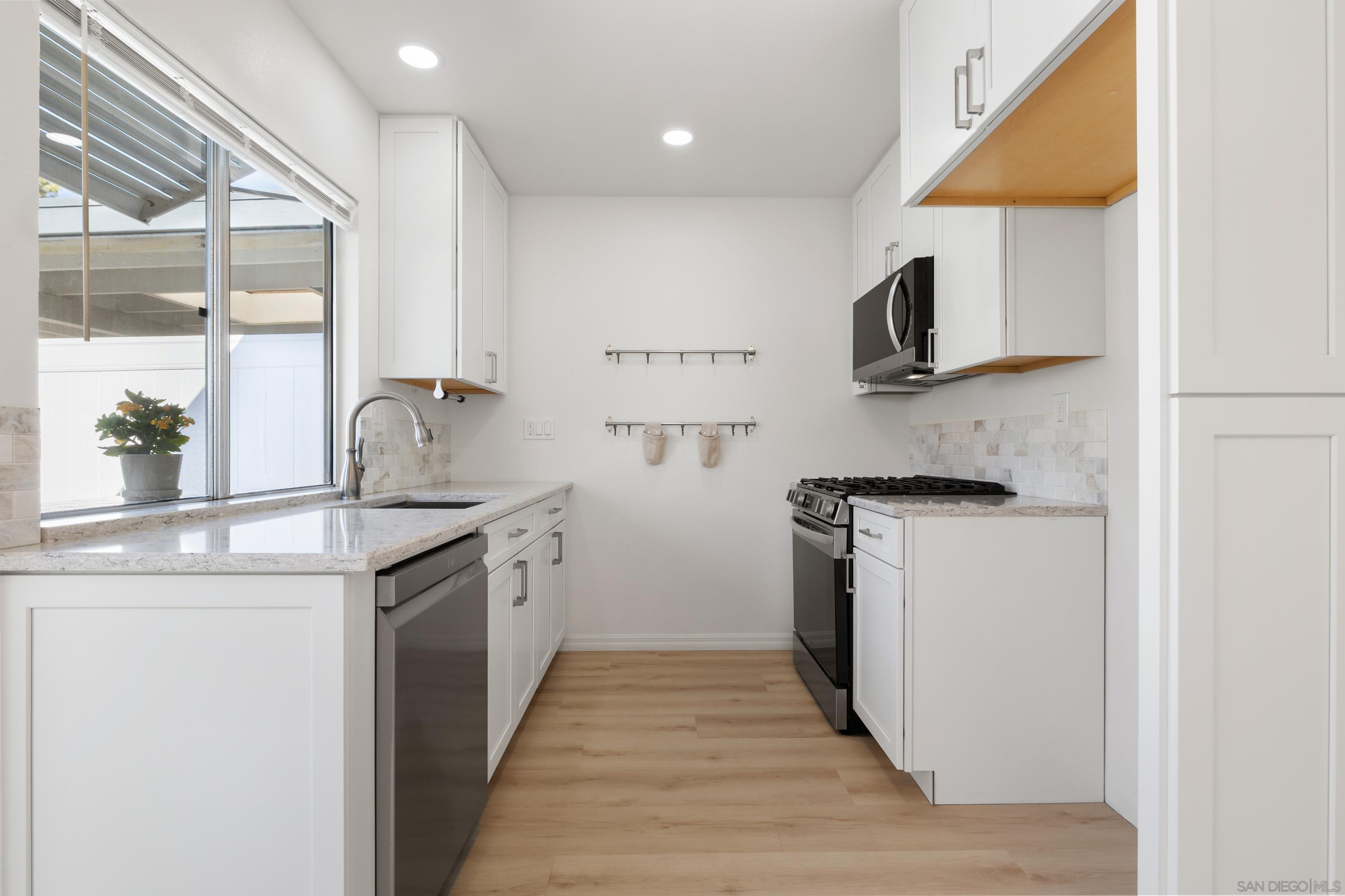 Detail Gallery Image 13 of 43 For 3875  Vista Campana South  #32,  Oceanside,  CA 92057 - 1 Beds | 1 Baths