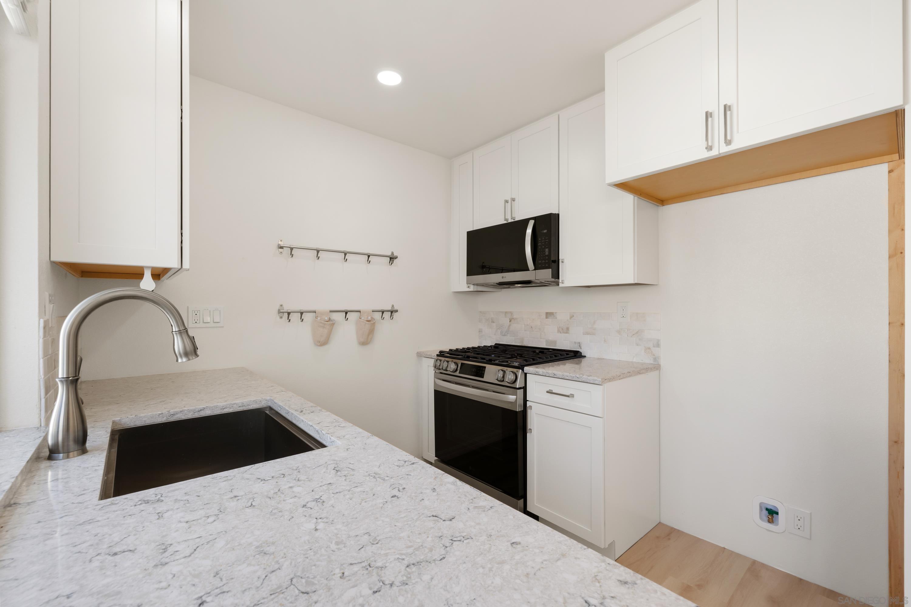 Detail Gallery Image 14 of 43 For 3875  Vista Campana South  #32,  Oceanside,  CA 92057 - 1 Beds | 1 Baths