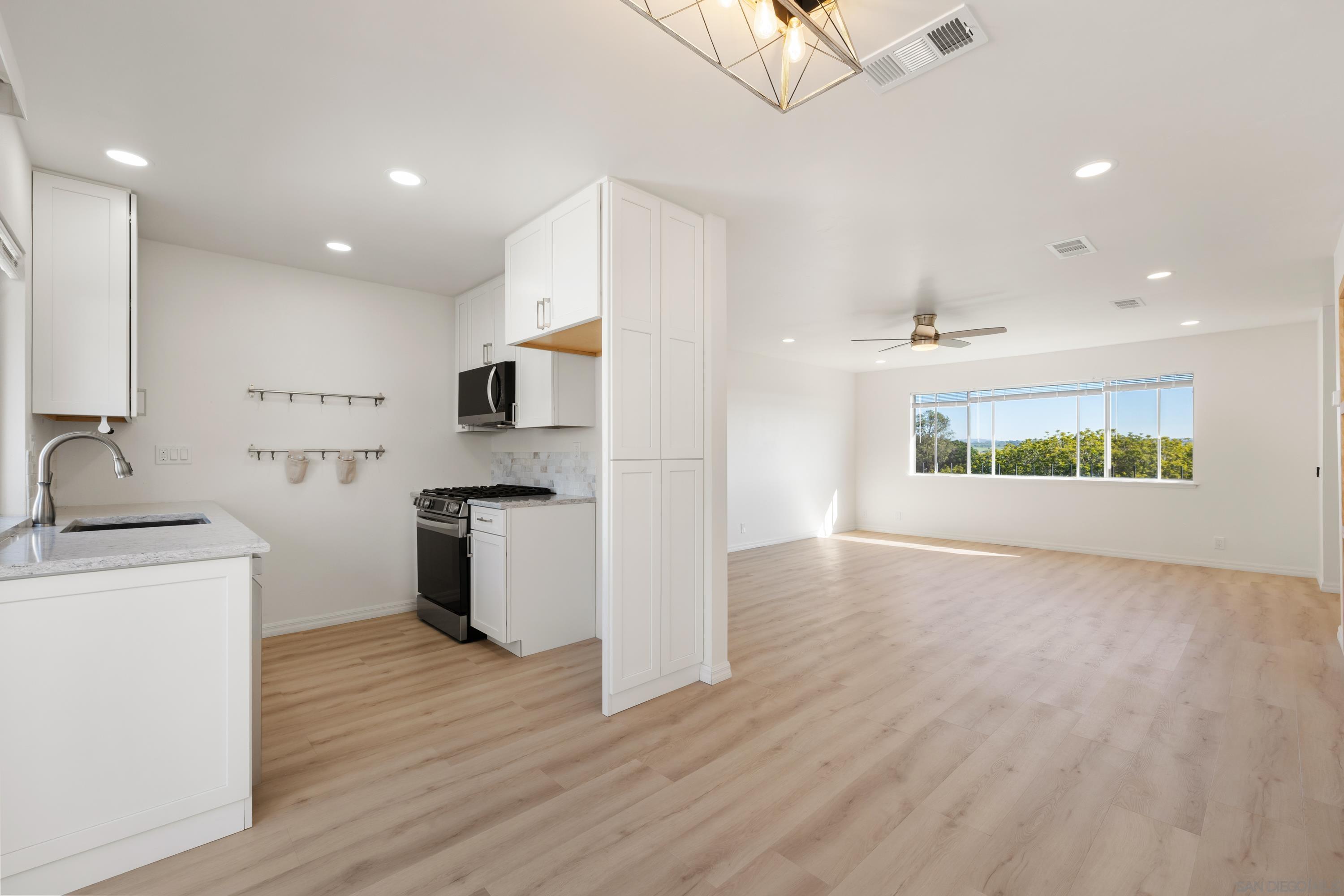 Detail Gallery Image 15 of 43 For 3875  Vista Campana South  #32,  Oceanside,  CA 92057 - 1 Beds | 1 Baths