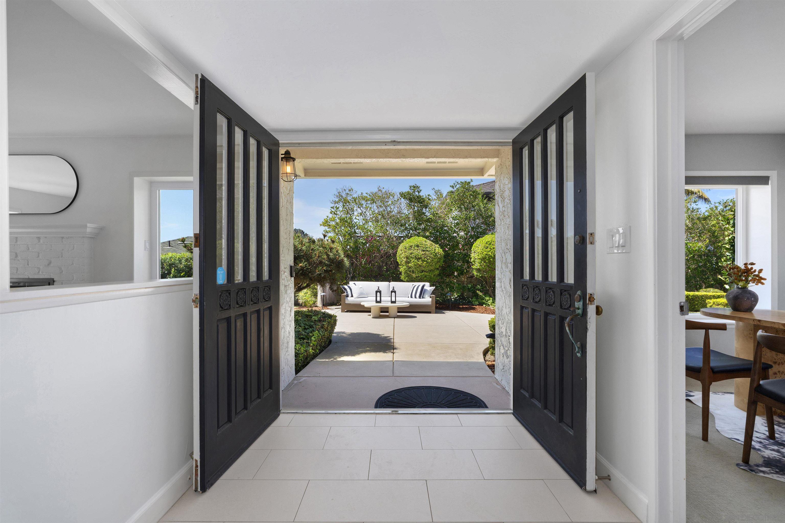 Detail Gallery Image 13 of 44 For 445  Avenida Primavera, Del Mar,  CA 92014 - 4 Beds | 2 Baths