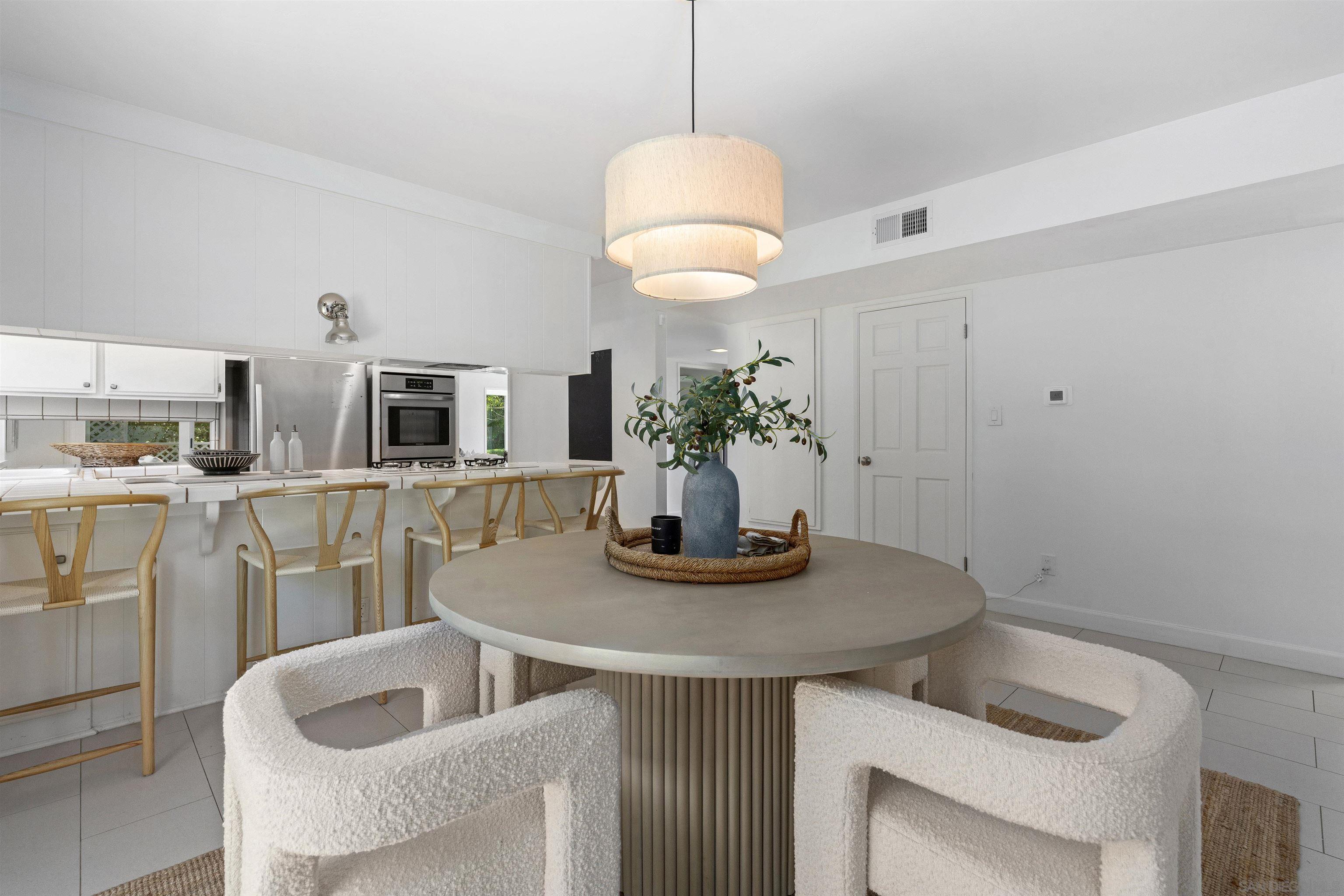 Detail Gallery Image 21 of 44 For 445  Avenida Primavera, Del Mar,  CA 92014 - 4 Beds | 2 Baths