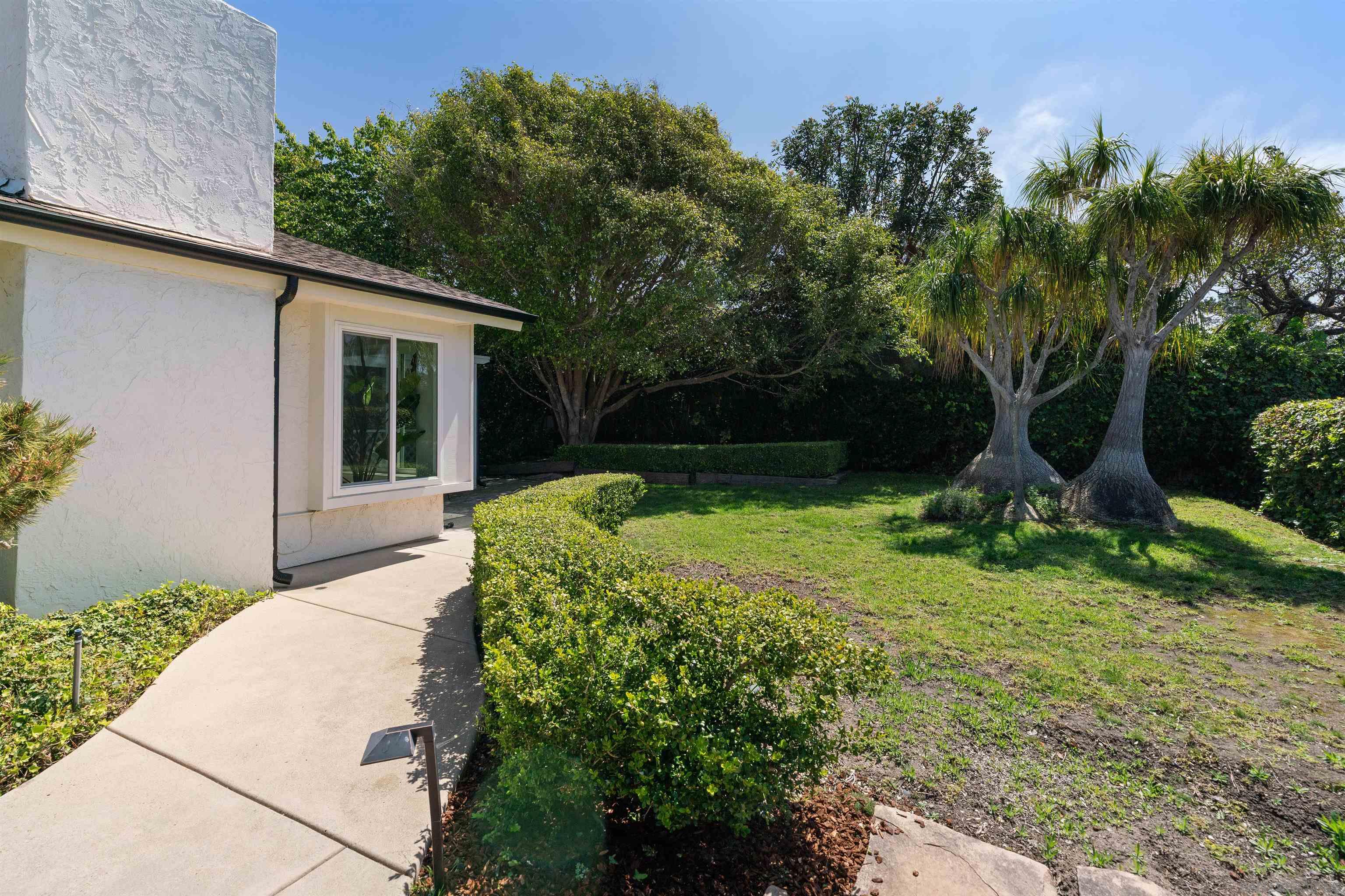 Detail Gallery Image 8 of 44 For 445  Avenida Primavera, Del Mar,  CA 92014 - 4 Beds | 2 Baths