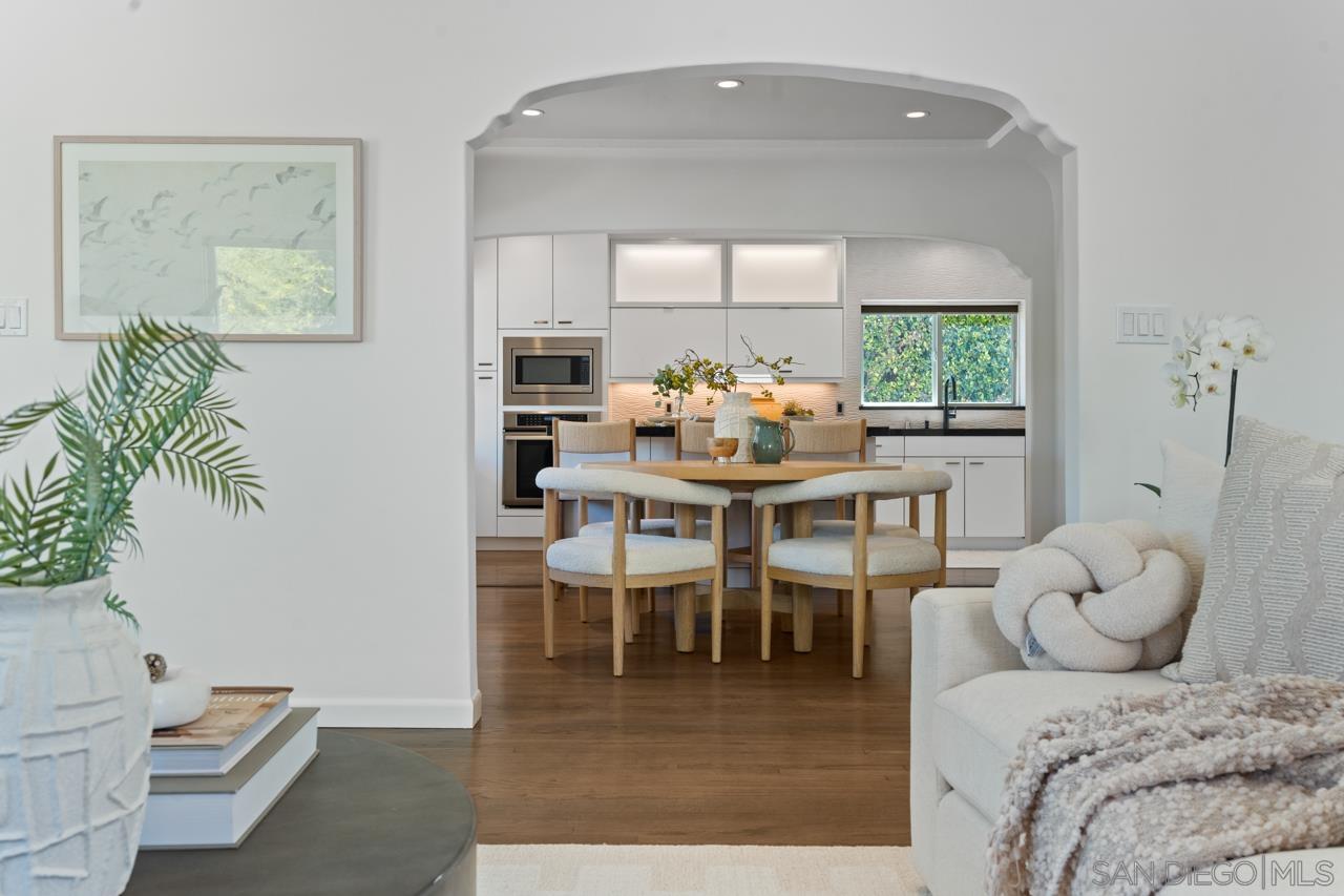 Detail Gallery Image 14 of 62 For 4021 S S Hempstead Cir, San Diego,  CA 92116 - 3 Beds | 3 Baths