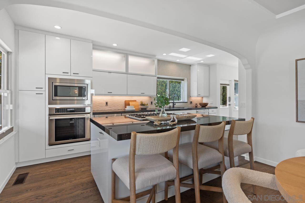 Detail Gallery Image 19 of 62 For 4021 S S Hempstead Cir, San Diego,  CA 92116 - 3 Beds | 3 Baths