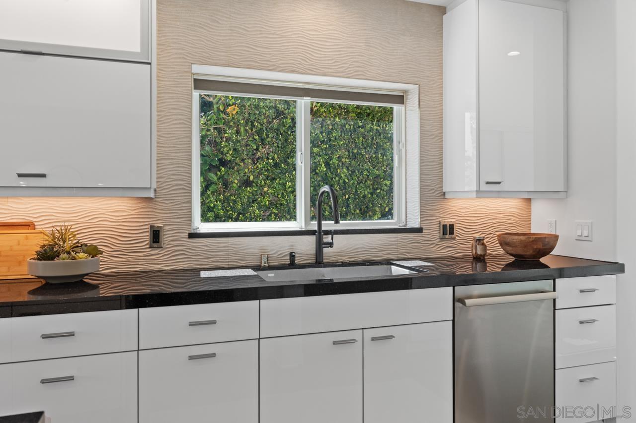 Detail Gallery Image 22 of 62 For 4021 S S Hempstead Cir, San Diego,  CA 92116 - 3 Beds | 3 Baths