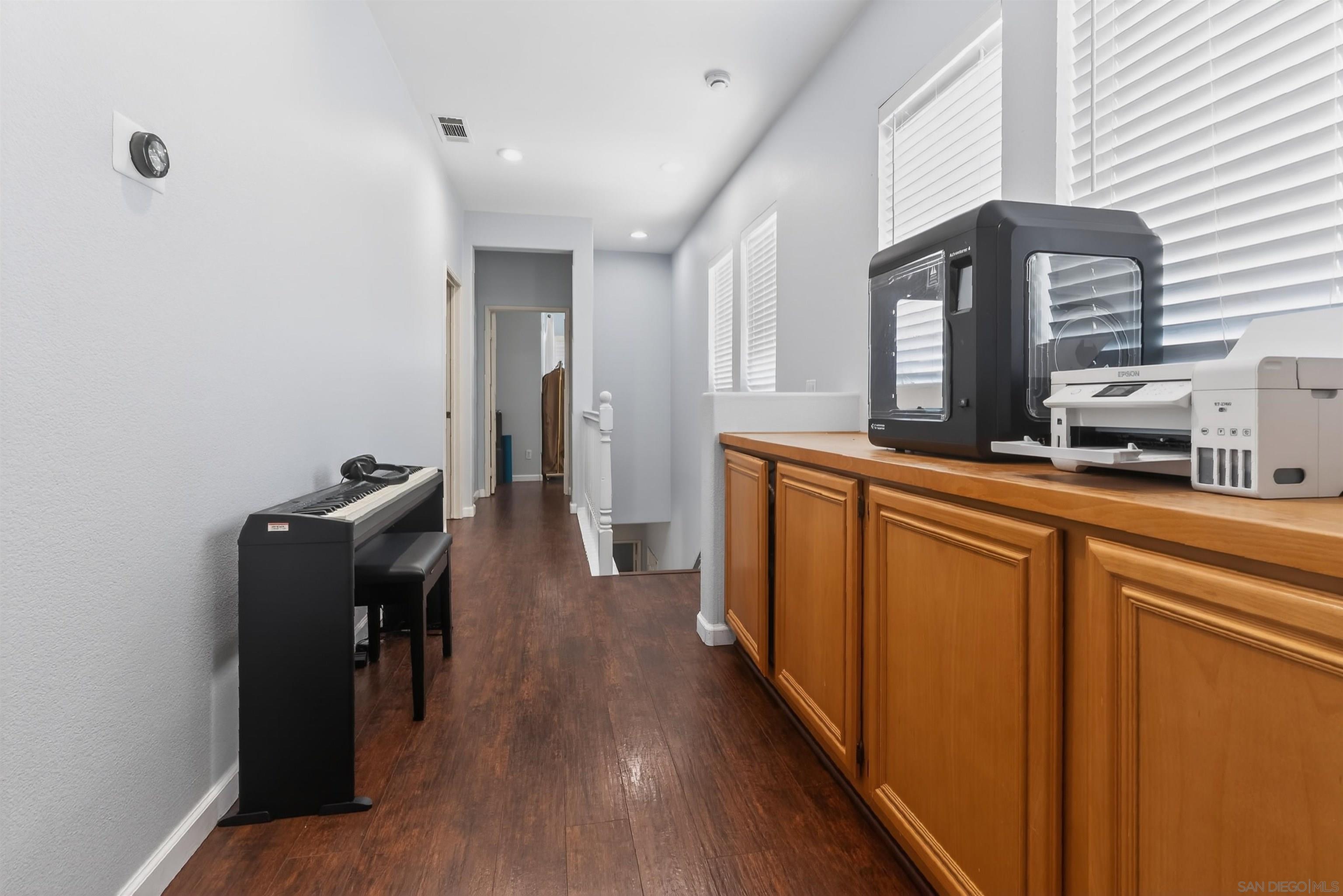 Detail Gallery Image 14 of 24 For 1832  Sheep Ranch Loop, Chula Vista,  CA 91913 - 4 Beds | 3/1 Baths