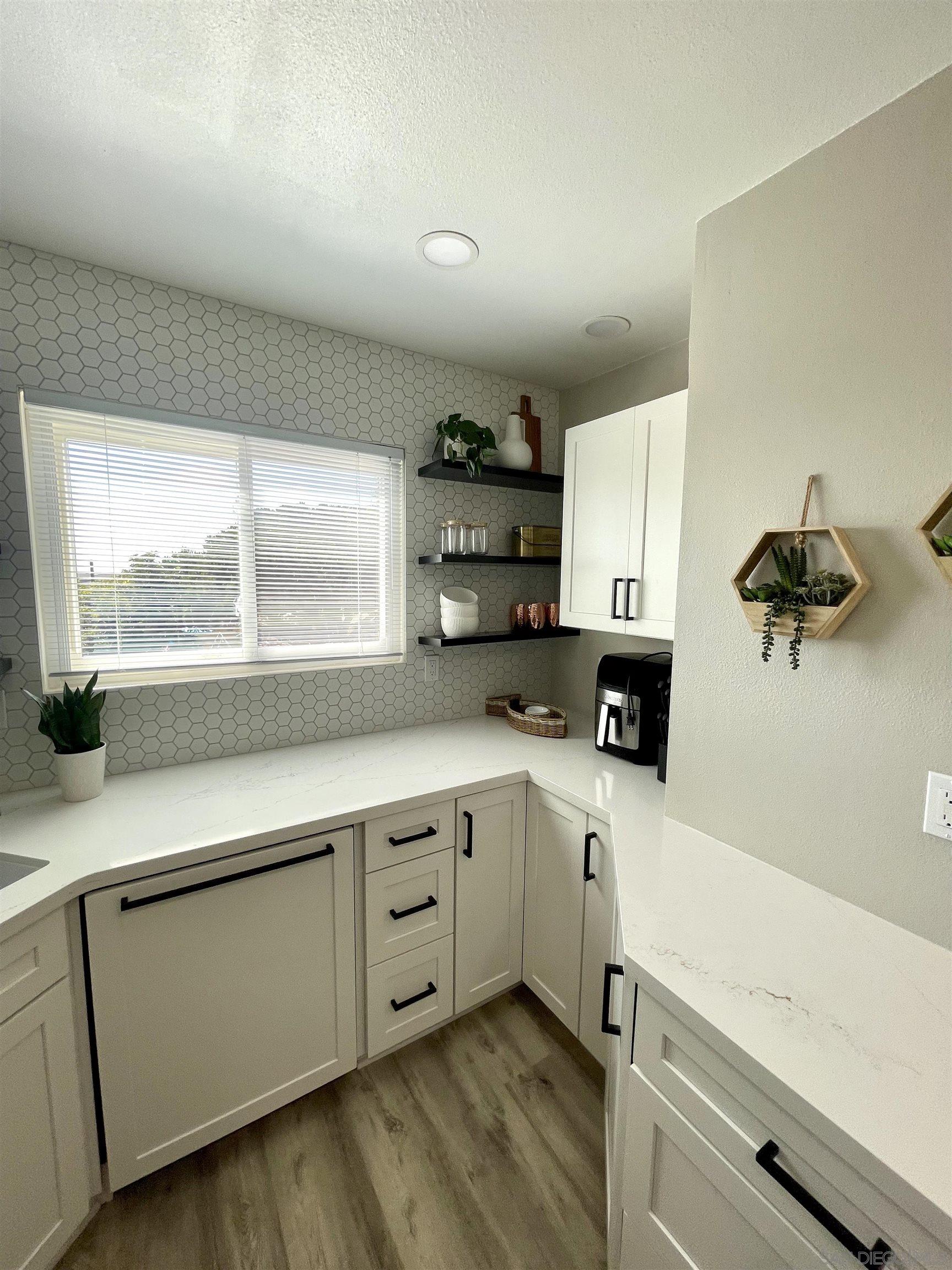 Detail Gallery Image 11 of 18 For 1959  Montgomery Ave., Cardiff By The Sea,  CA 92007 - 2 Beds | 2 Baths