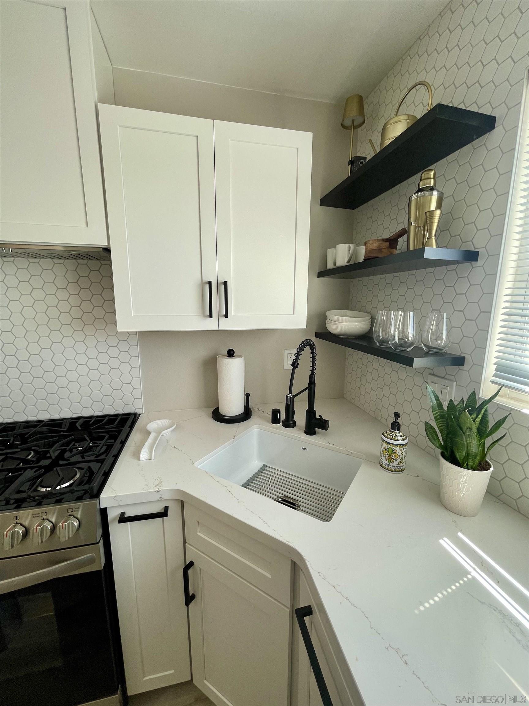 Detail Gallery Image 12 of 18 For 1959  Montgomery Ave., Cardiff By The Sea,  CA 92007 - 2 Beds | 2 Baths