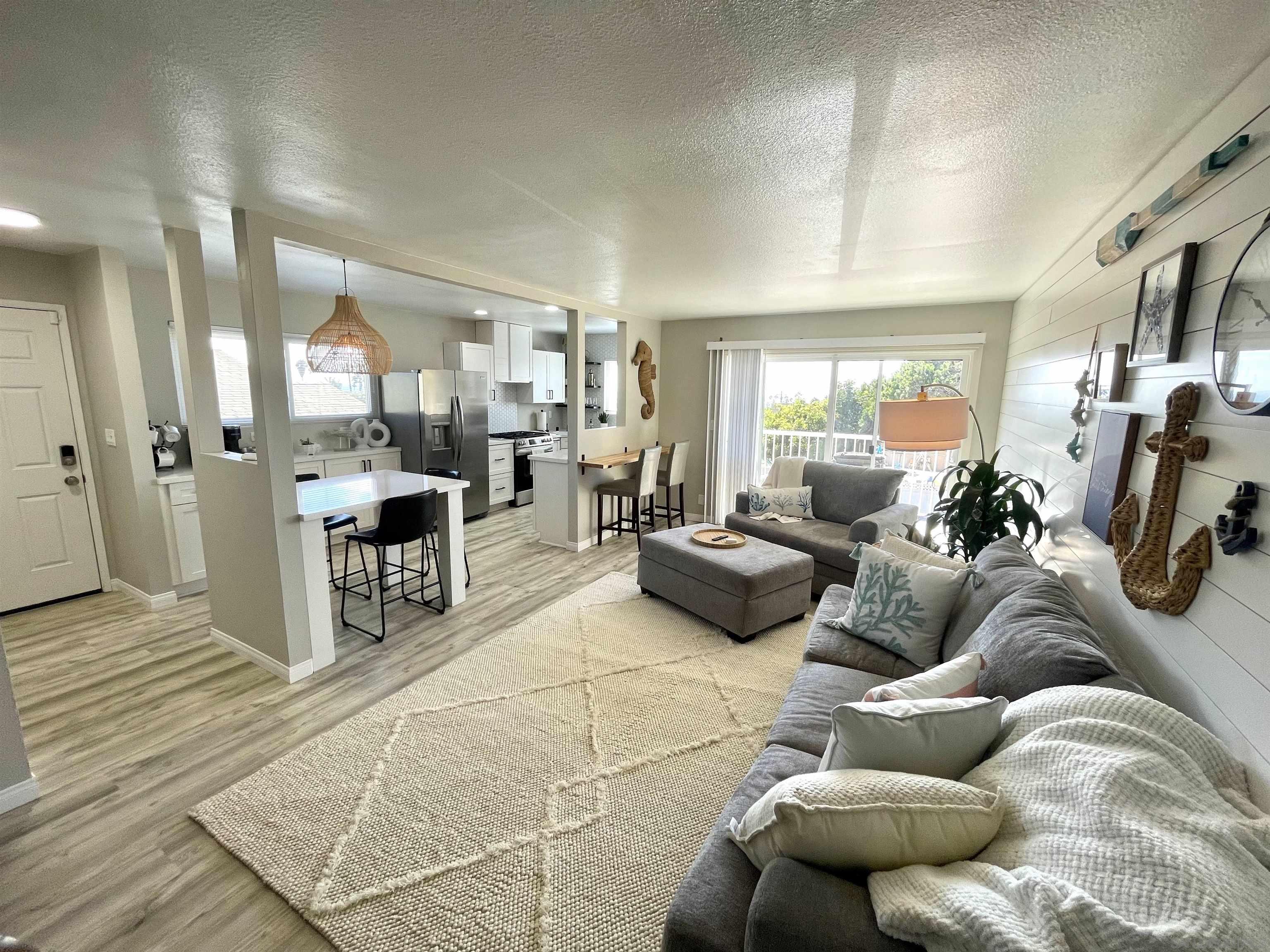 Detail Gallery Image 7 of 18 For 1959  Montgomery Ave., Cardiff By The Sea,  CA 92007 - 2 Beds | 2 Baths