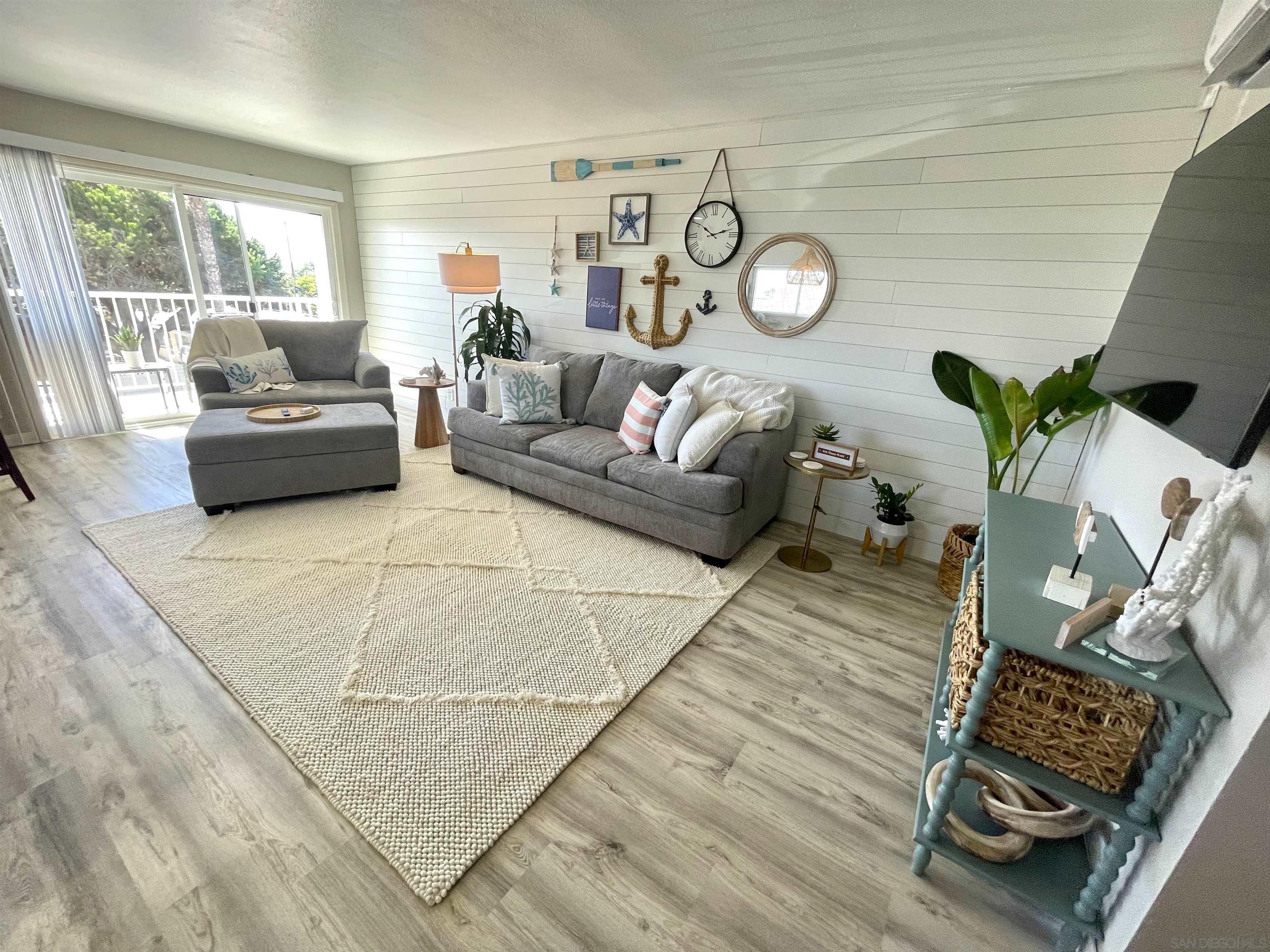 Detail Gallery Image 8 of 18 For 1959  Montgomery Ave., Cardiff By The Sea,  CA 92007 - 2 Beds | 2 Baths