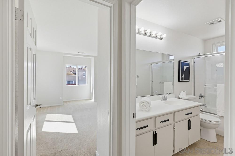 Detail Gallery Image 19 of 39 For 4916  Nogal, San Diego,  CA 92102 - 4 Beds | 3 Baths