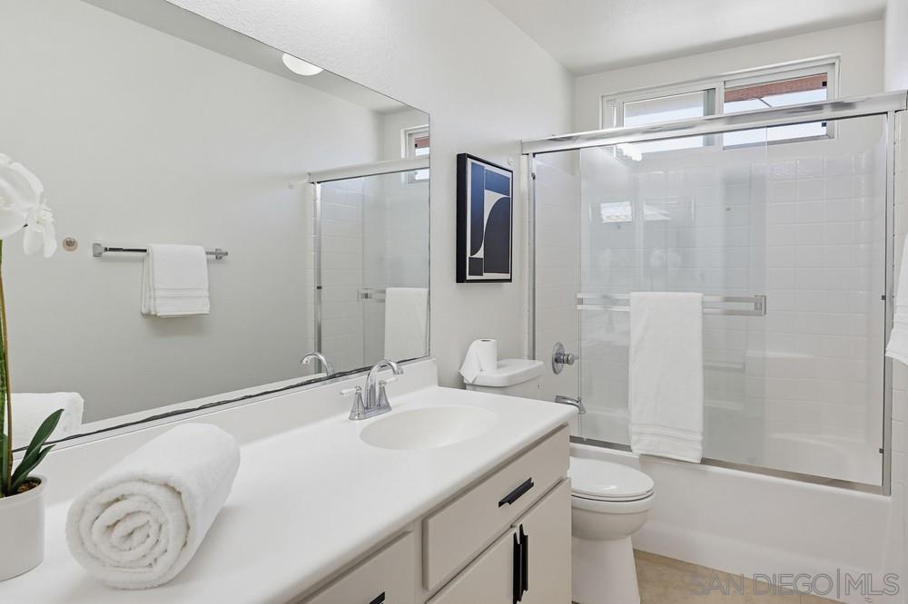 Detail Gallery Image 21 of 39 For 4916  Nogal, San Diego,  CA 92102 - 4 Beds | 3 Baths