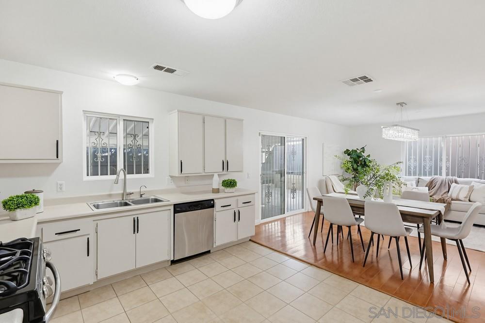 Detail Gallery Image 23 of 39 For 4916  Nogal, San Diego,  CA 92102 - 4 Beds | 3 Baths