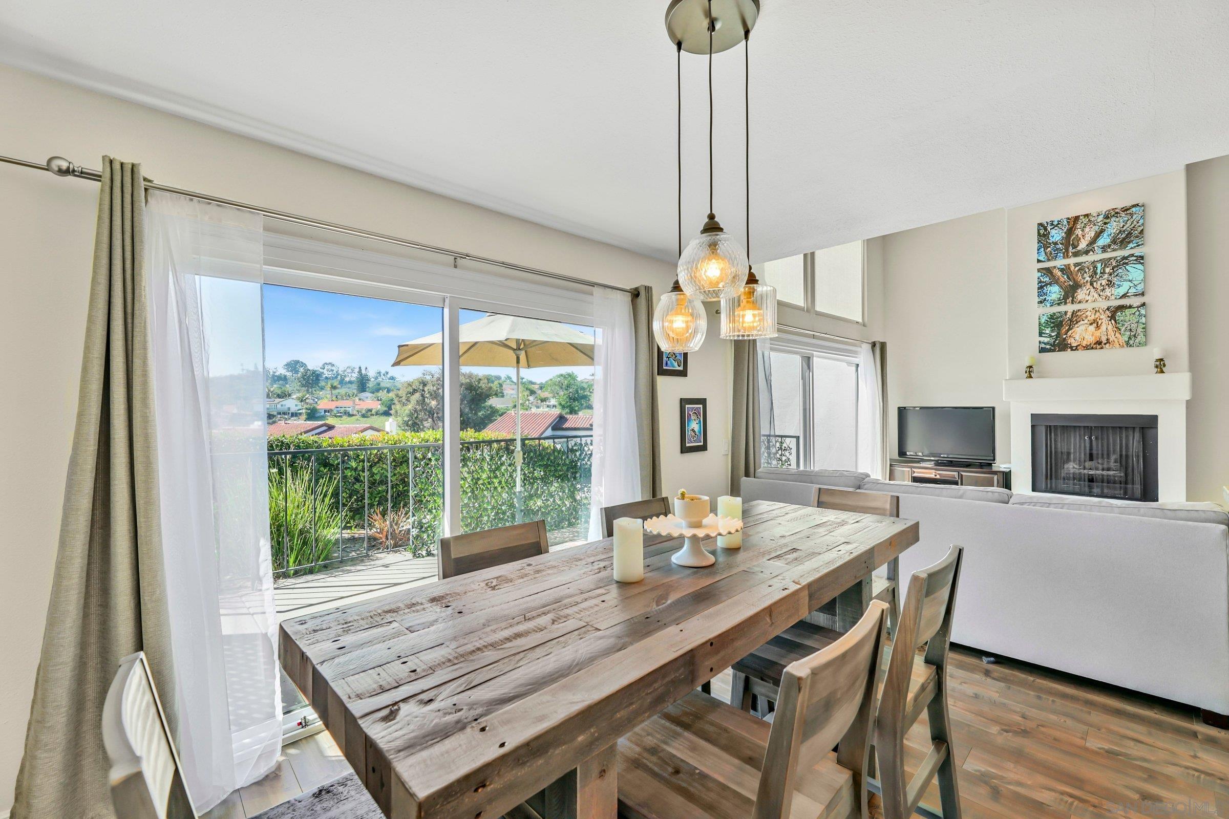 Detail Gallery Image 12 of 43 For 1045  Santa Helena Park Ct, Solana Beach,  CA 92075 - 3 Beds | 2/1 Baths