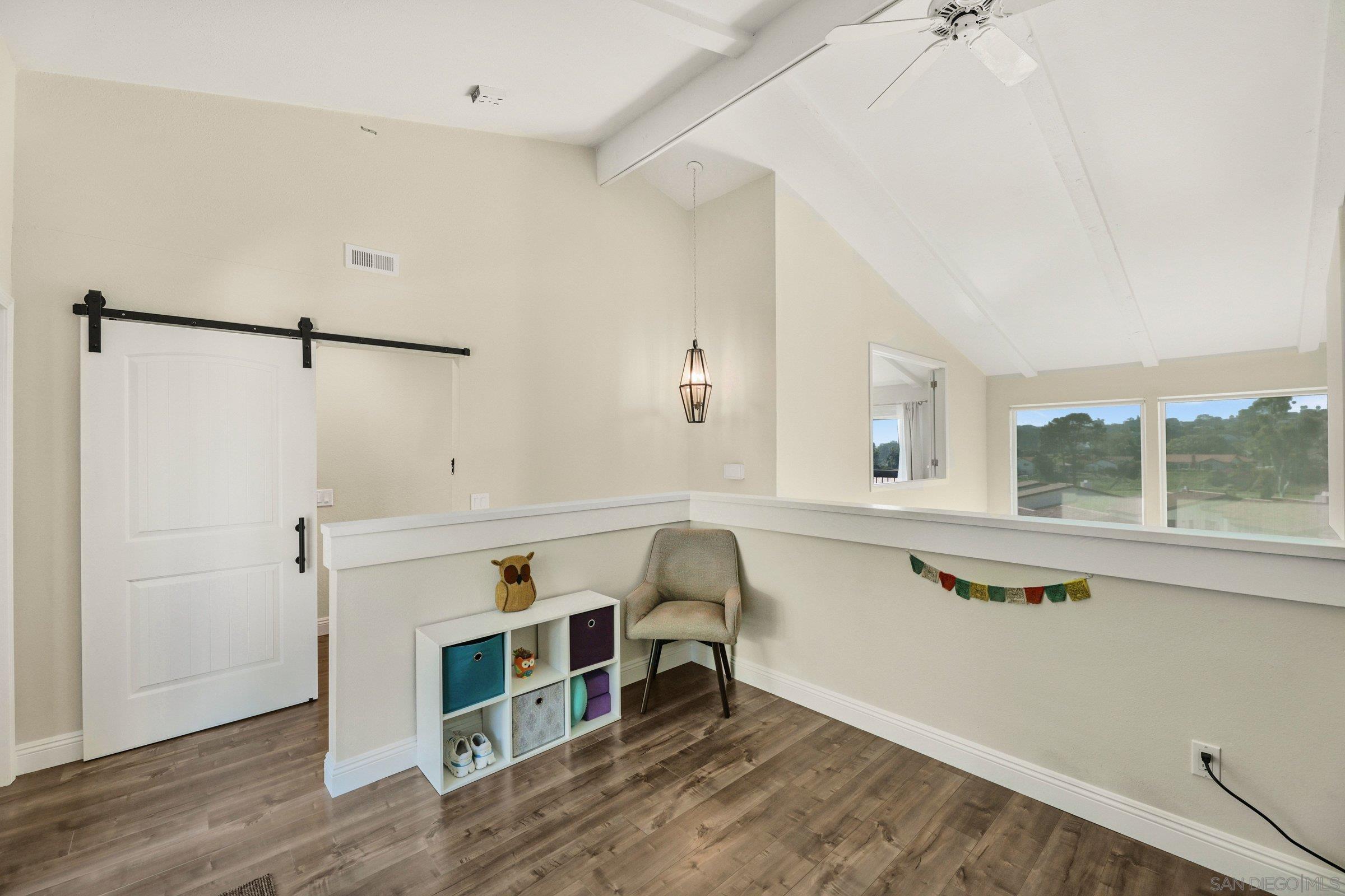Detail Gallery Image 16 of 43 For 1045  Santa Helena Park Ct, Solana Beach,  CA 92075 - 3 Beds | 2/1 Baths