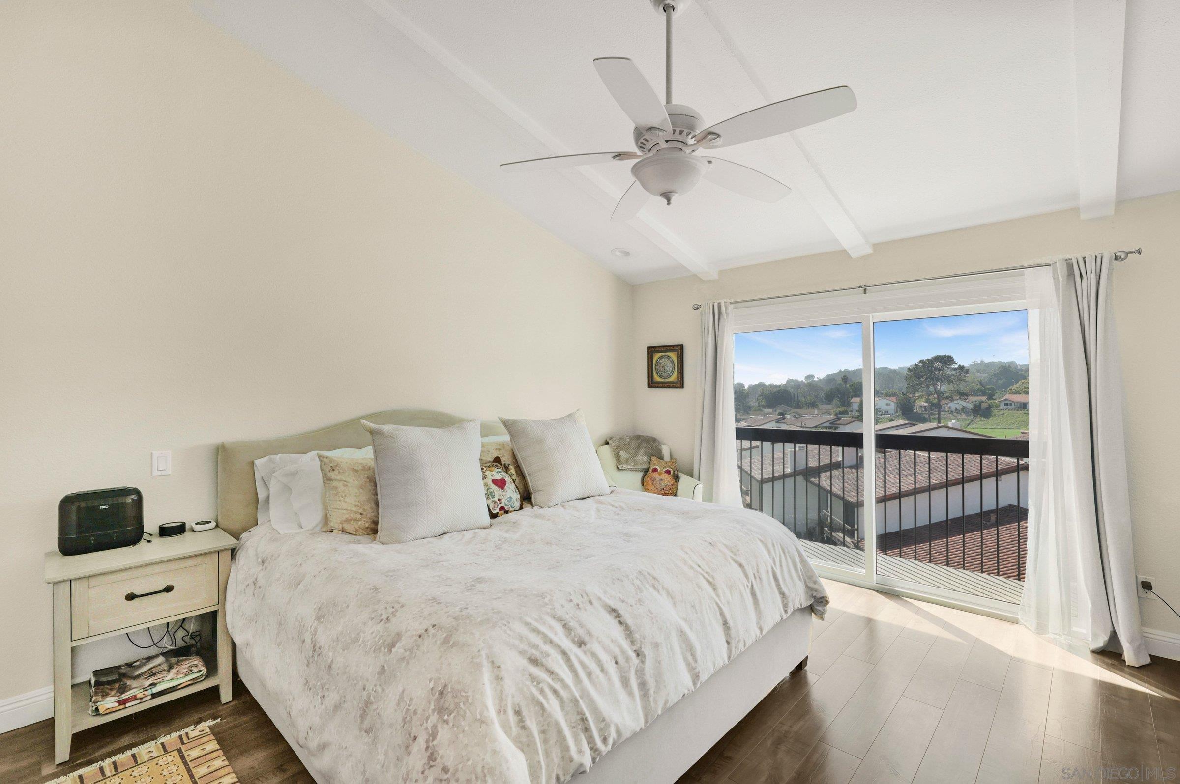 Detail Gallery Image 17 of 43 For 1045  Santa Helena Park Ct, Solana Beach,  CA 92075 - 3 Beds | 2/1 Baths