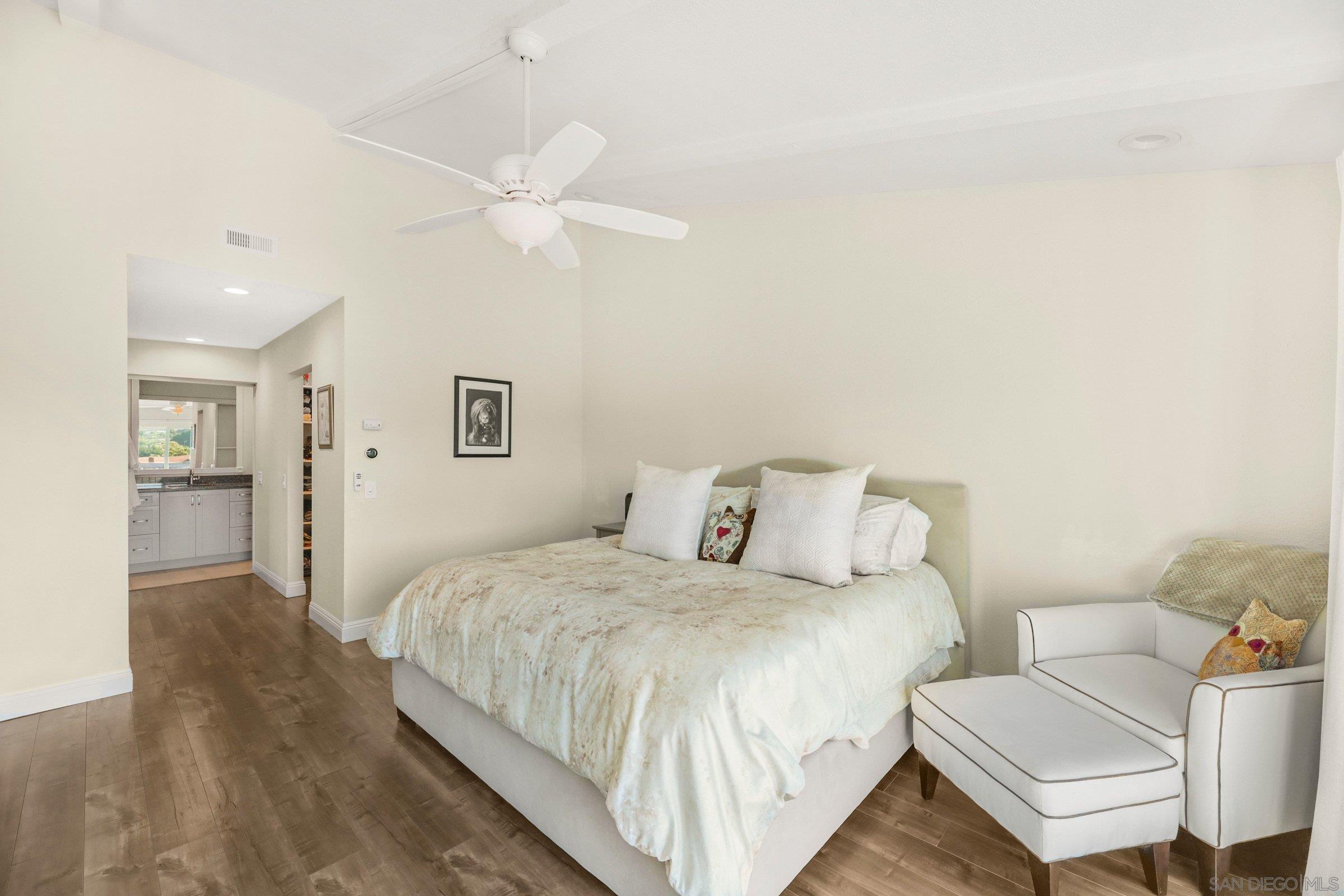 Detail Gallery Image 18 of 43 For 1045  Santa Helena Park Ct, Solana Beach,  CA 92075 - 3 Beds | 2/1 Baths