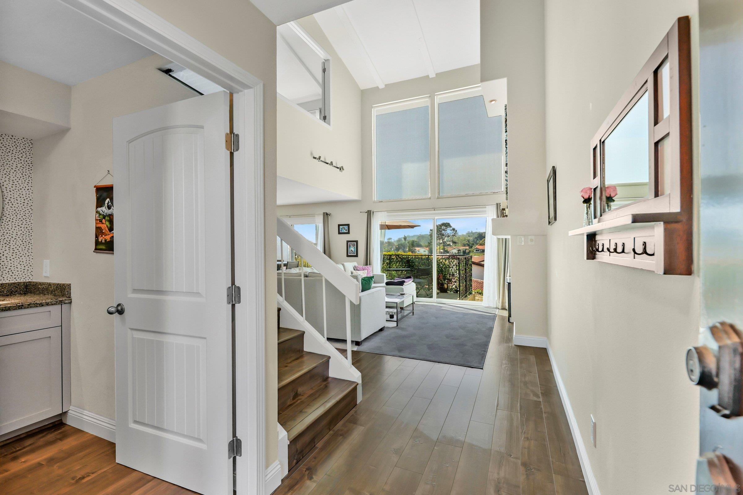 Detail Gallery Image 3 of 43 For 1045  Santa Helena Park Ct, Solana Beach,  CA 92075 - 3 Beds | 2/1 Baths
