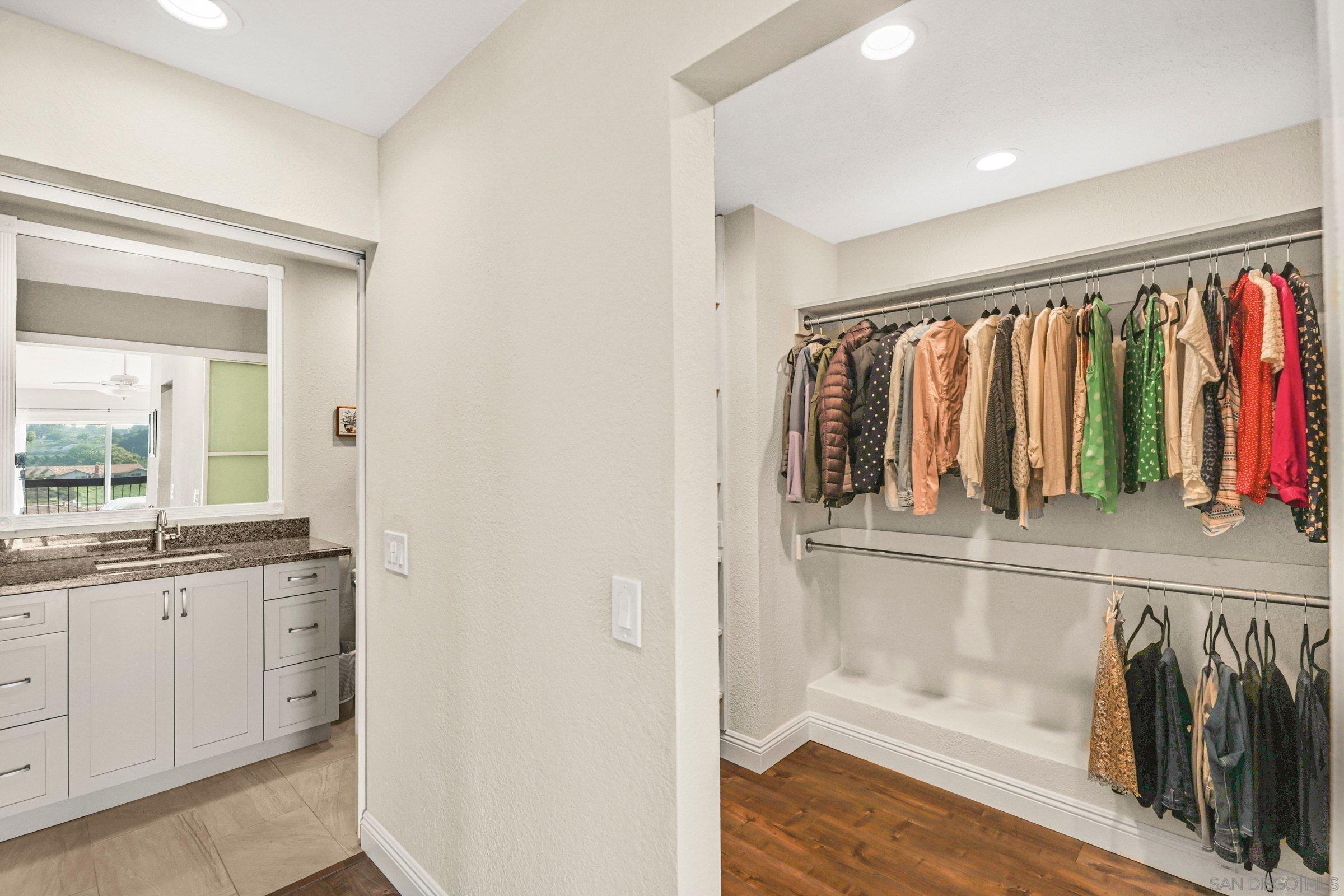 Detail Gallery Image 21 of 43 For 1045  Santa Helena Park Ct, Solana Beach,  CA 92075 - 3 Beds | 2/1 Baths
