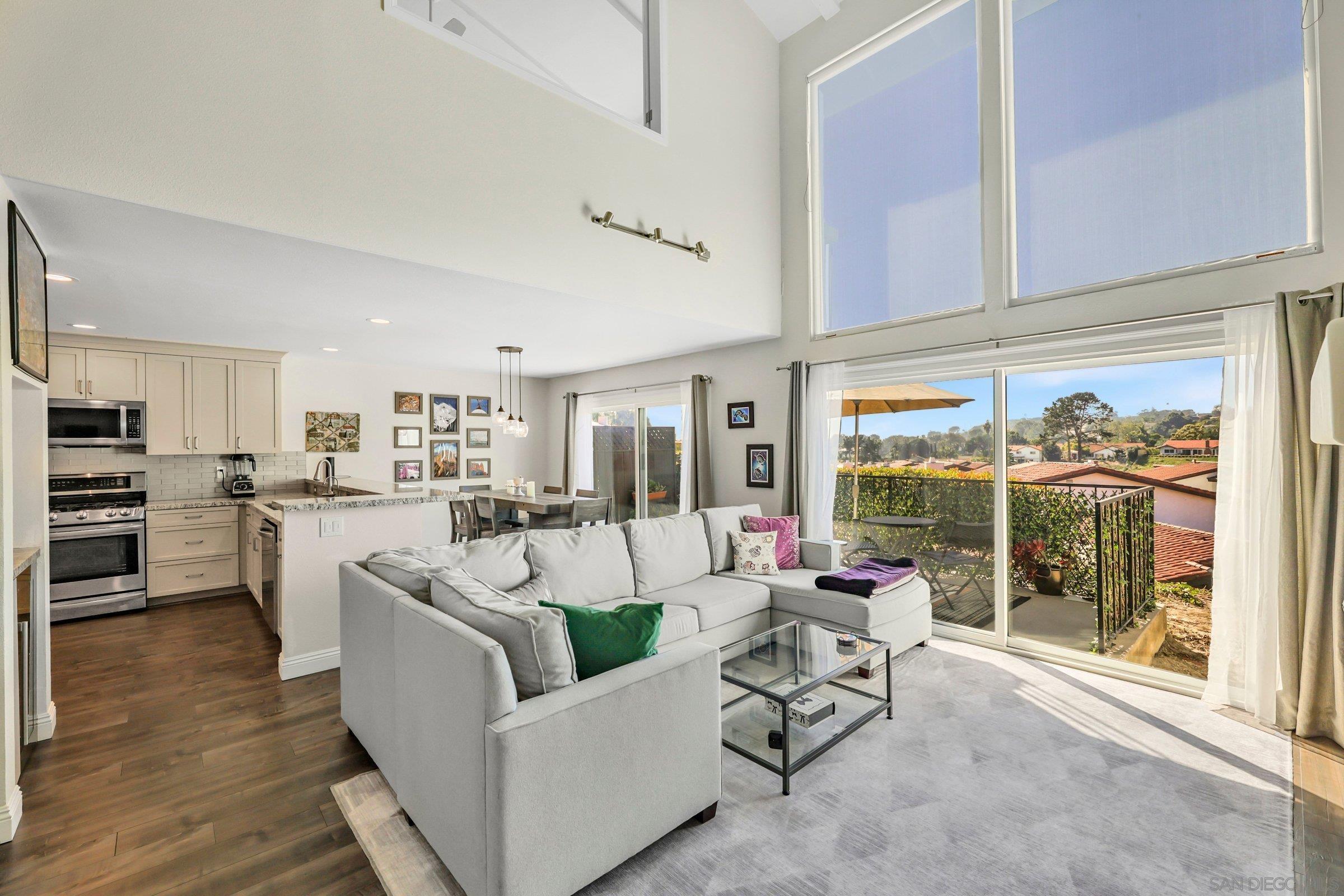 Detail Gallery Image 8 of 43 For 1045  Santa Helena Park Ct, Solana Beach,  CA 92075 - 3 Beds | 2/1 Baths