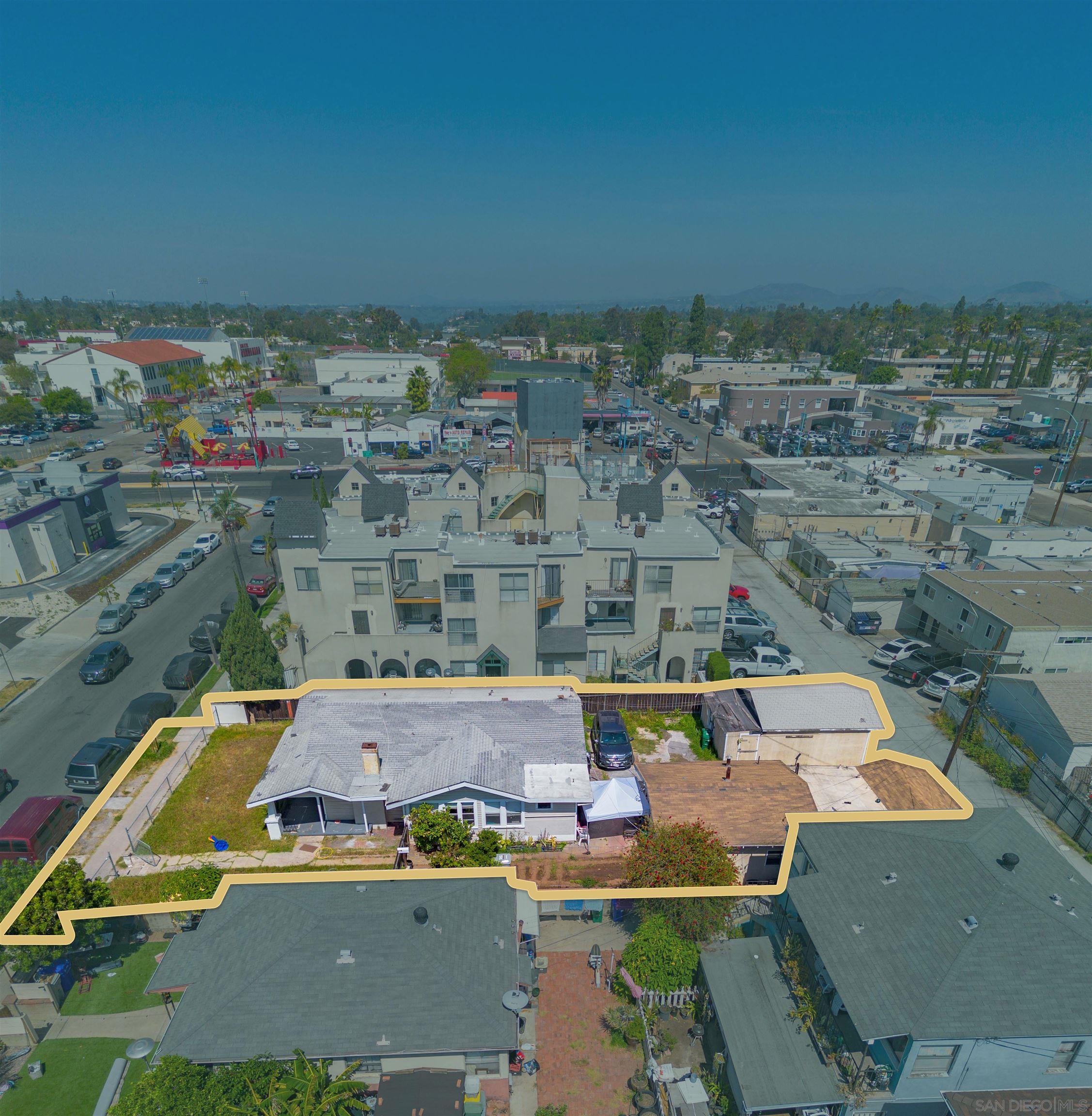 Detail Gallery Image 3 of 7 For 4263  Chamoune, San Diego,  CA 92115 - – Beds | – Baths