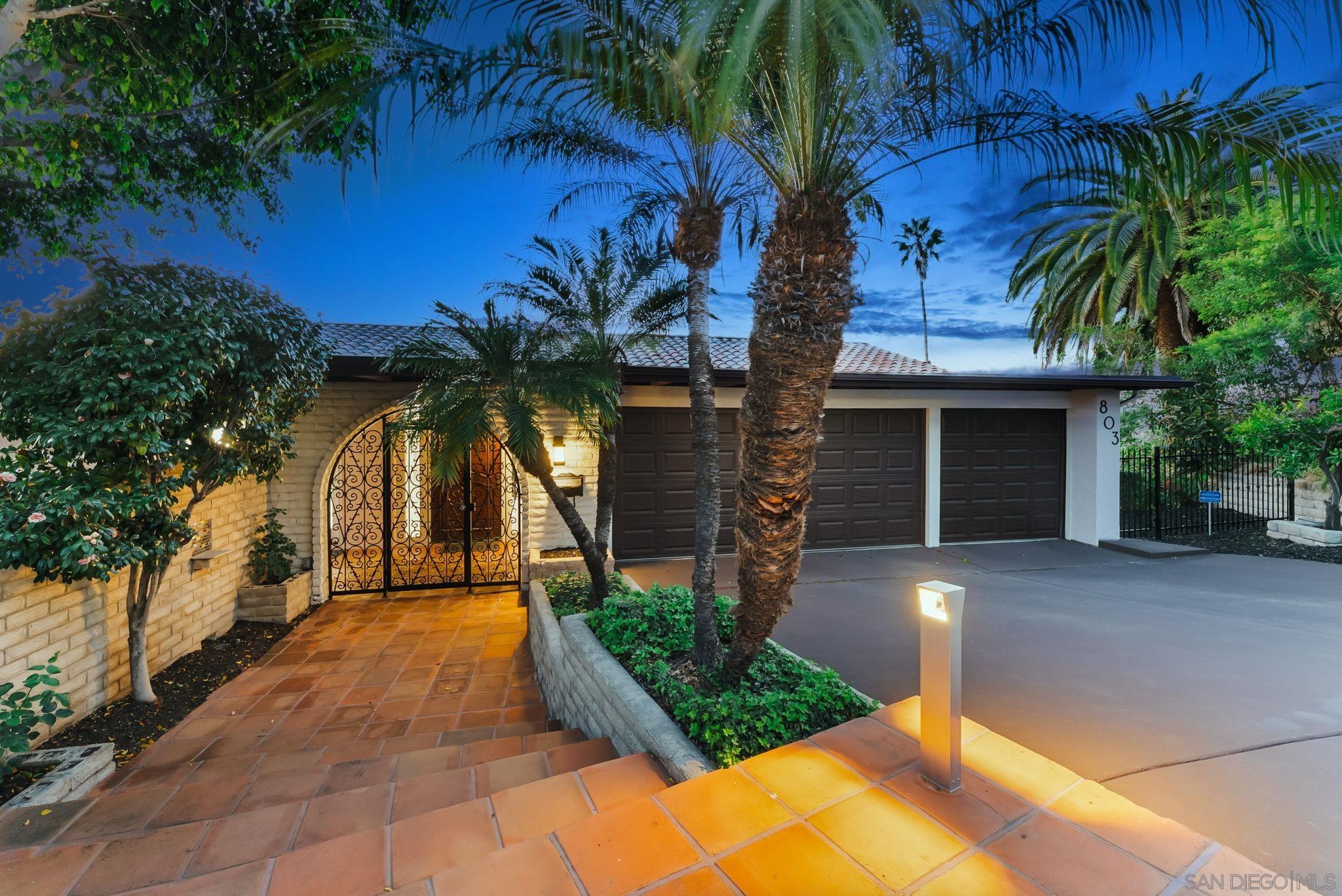 Detail Gallery Image 2 of 37 For 803  Omar Drive, Escondido,  CA 92025 - 5 Beds | 3 Baths