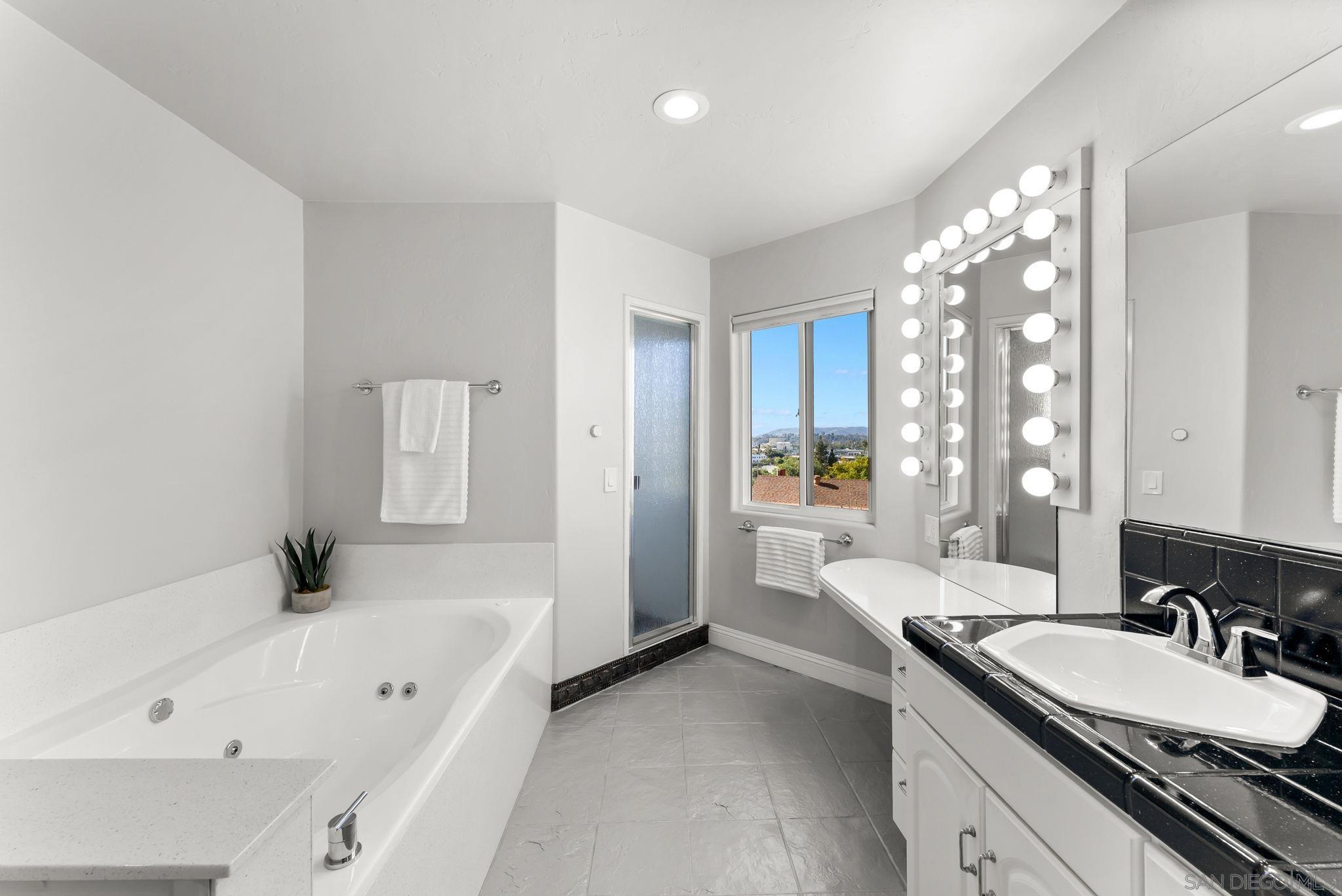 Detail Gallery Image 12 of 37 For 803  Omar Drive, Escondido,  CA 92025 - 5 Beds | 3 Baths