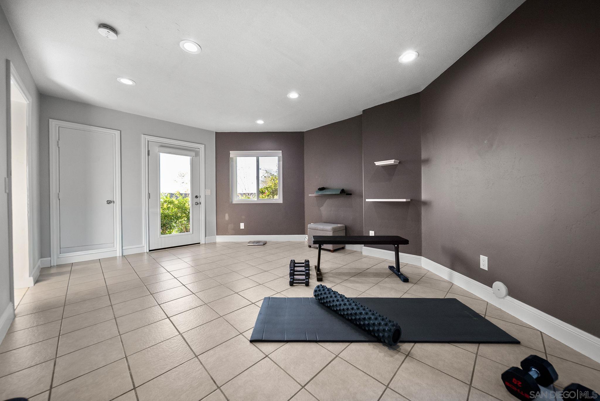 Detail Gallery Image 16 of 37 For 803  Omar Drive, Escondido,  CA 92025 - 5 Beds | 3 Baths