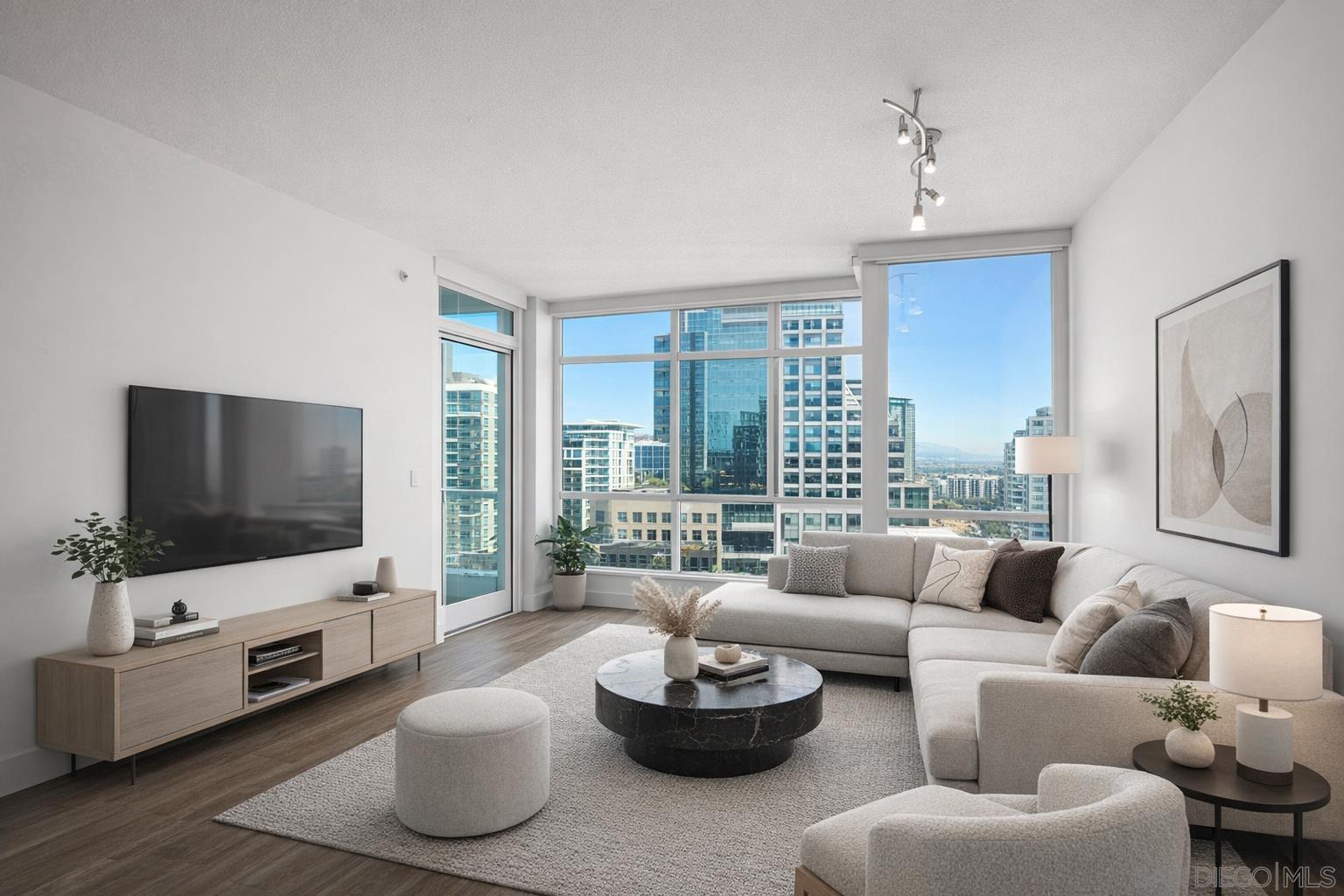 Detail Gallery Image 3 of 49 For 325  7th Avenue  #1002,  San Diego,  CA 92101 - 2 Beds | 2 Baths