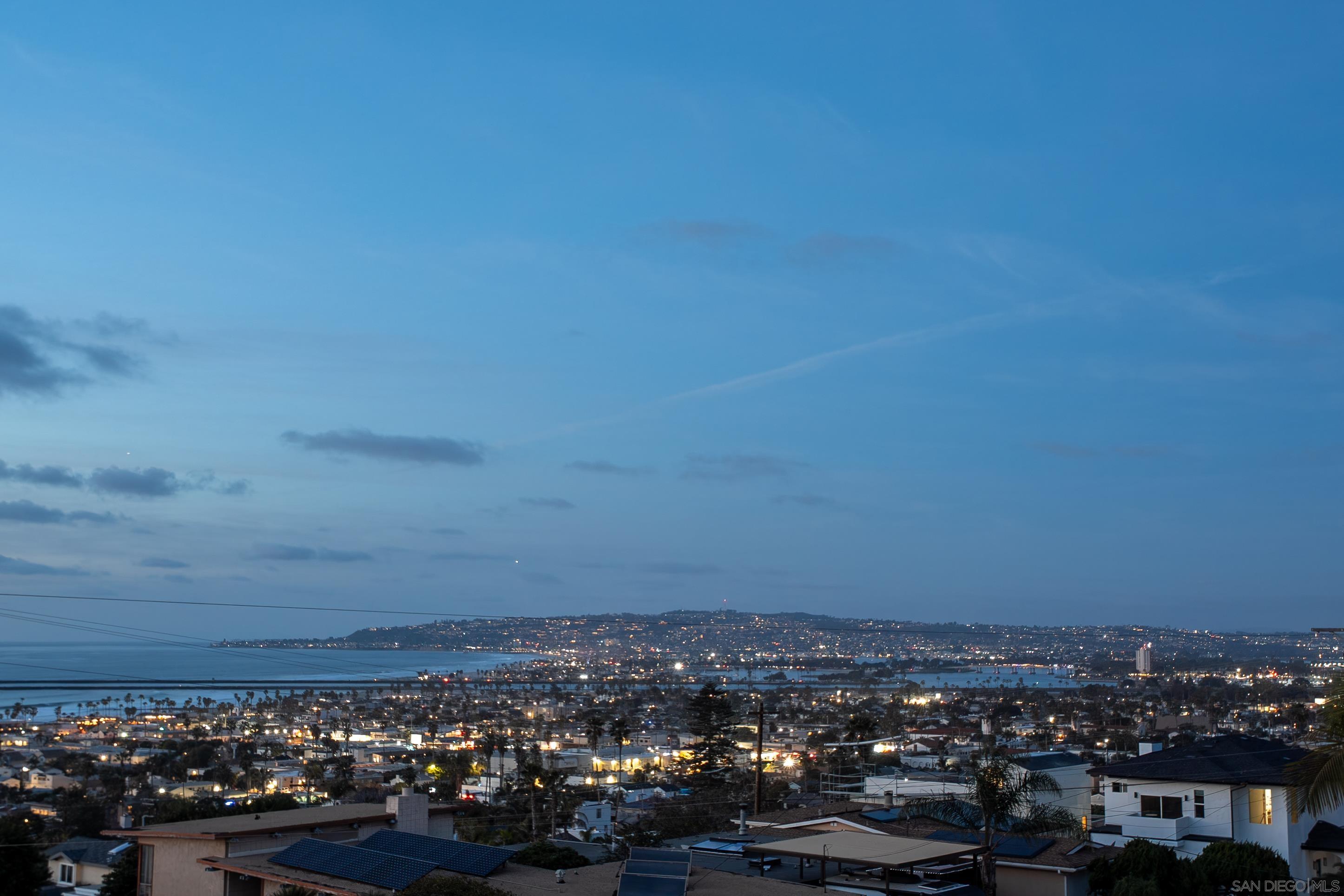 Detail Gallery Image 4 of 75 For 4593  Coronado Ave, San Diego,  CA 92107 - 4 Beds | 3 Baths