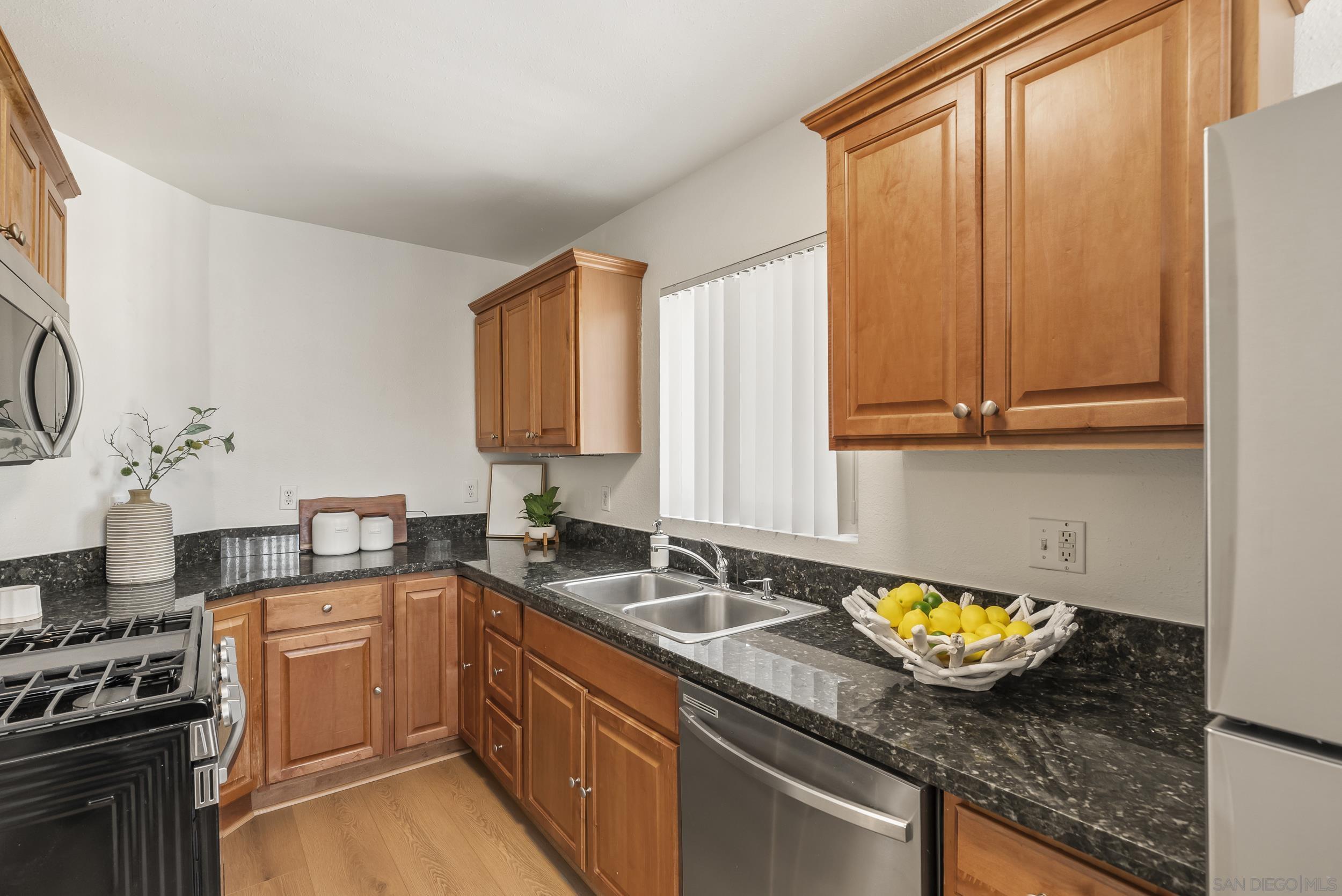 Detail Gallery Image 4 of 11 For 4654  33rd St  #12,  San Diego,  CA 92116 - 1 Beds | 1 Baths