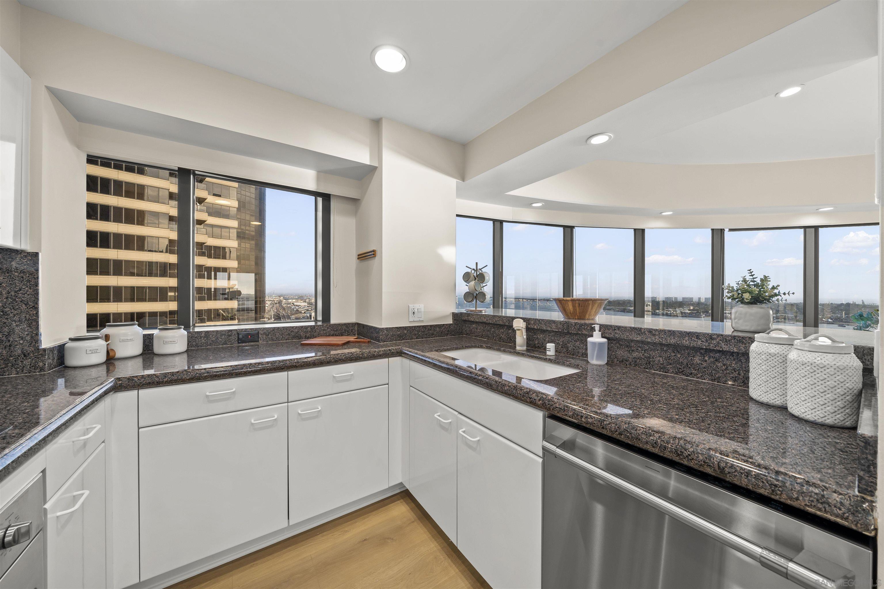 Detail Gallery Image 12 of 45 For 100  Harbor Dr  #2405,  San Diego,  CA 92101 - 2 Beds | 2 Baths