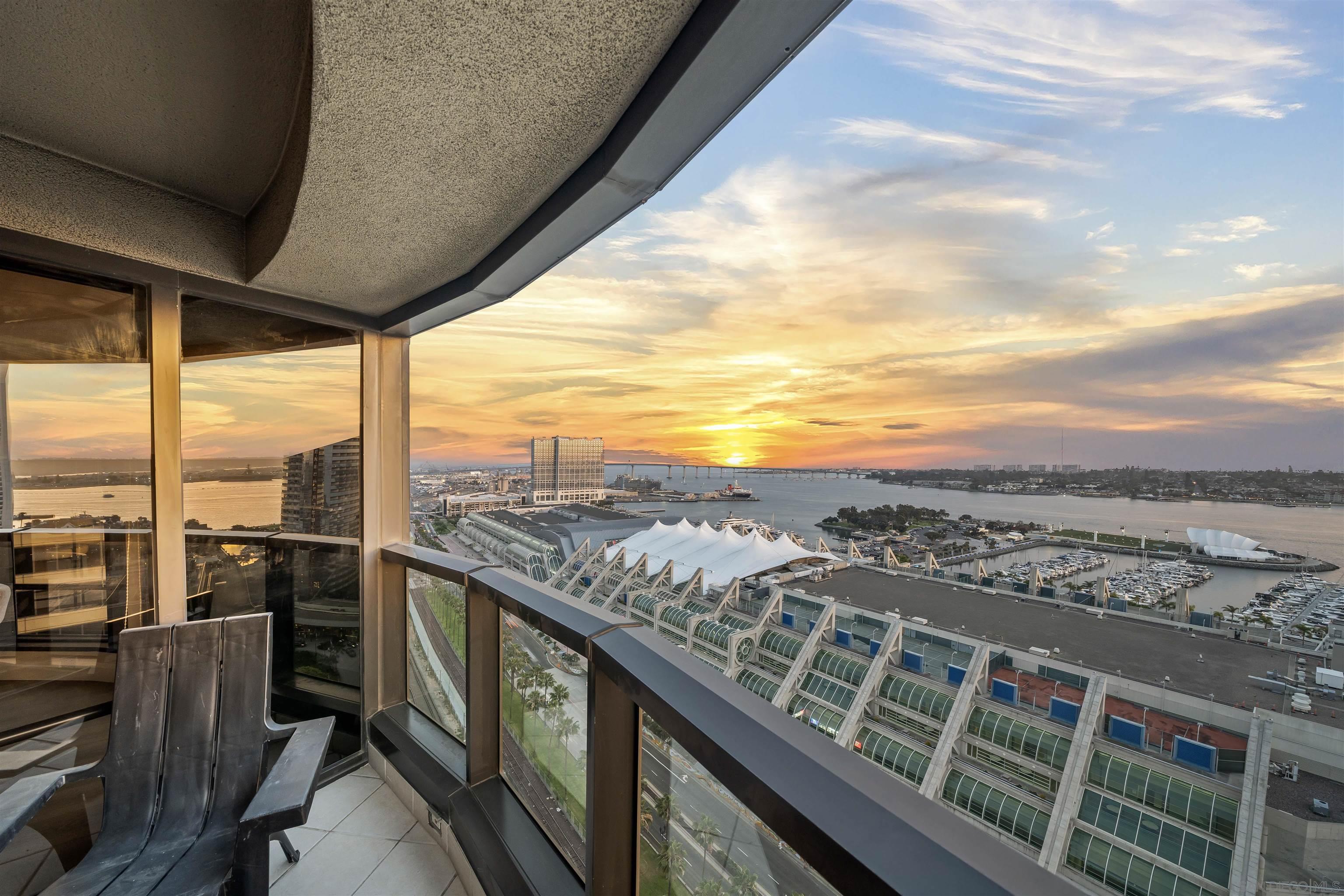 Detail Gallery Image 3 of 45 For 100  Harbor Dr  #2405,  San Diego,  CA 92101 - 2 Beds | 2 Baths