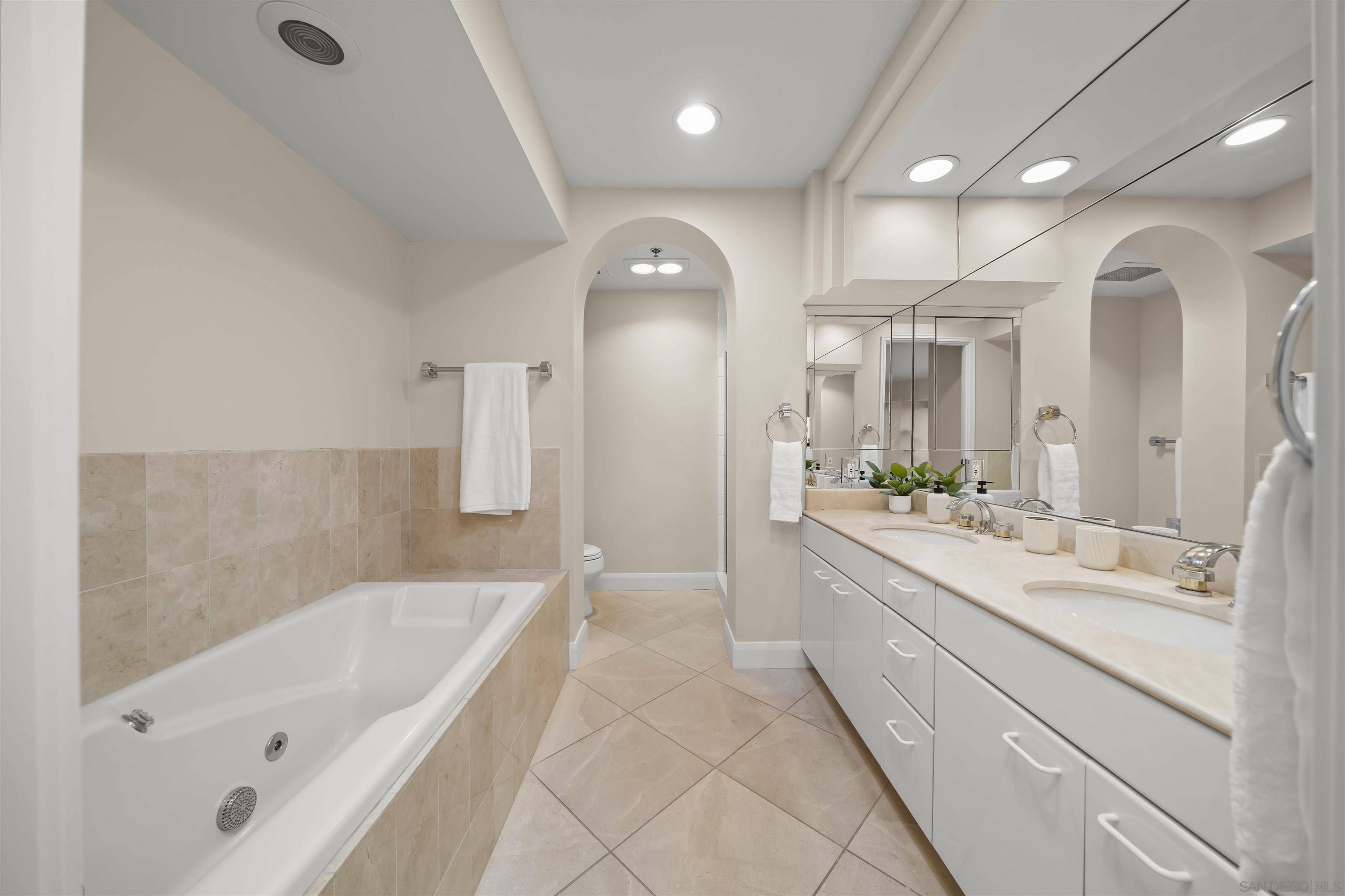 Detail Gallery Image 22 of 45 For 100  Harbor Dr  #2405,  San Diego,  CA 92101 - 2 Beds | 2 Baths