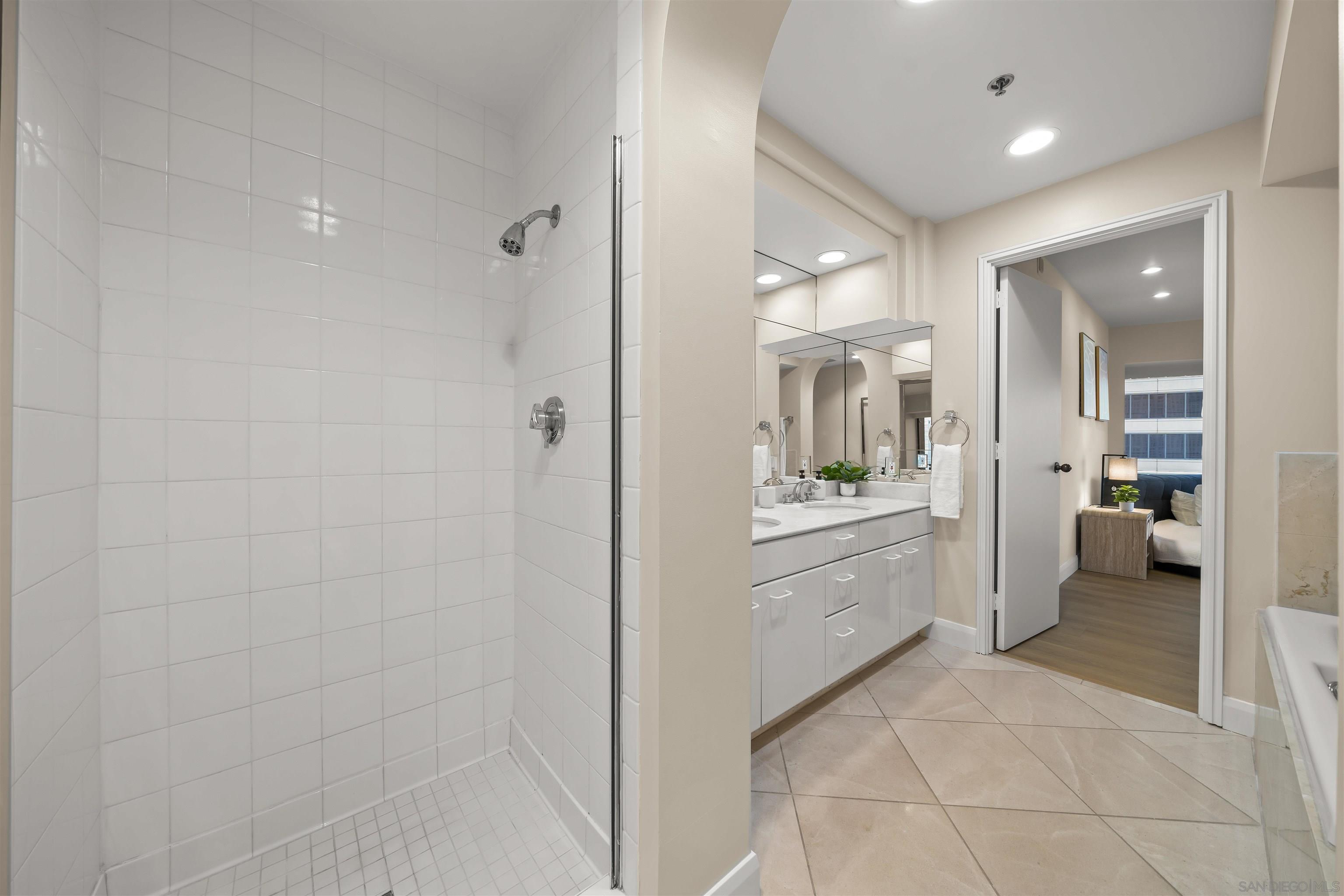 Detail Gallery Image 23 of 45 For 100  Harbor Dr  #2405,  San Diego,  CA 92101 - 2 Beds | 2 Baths